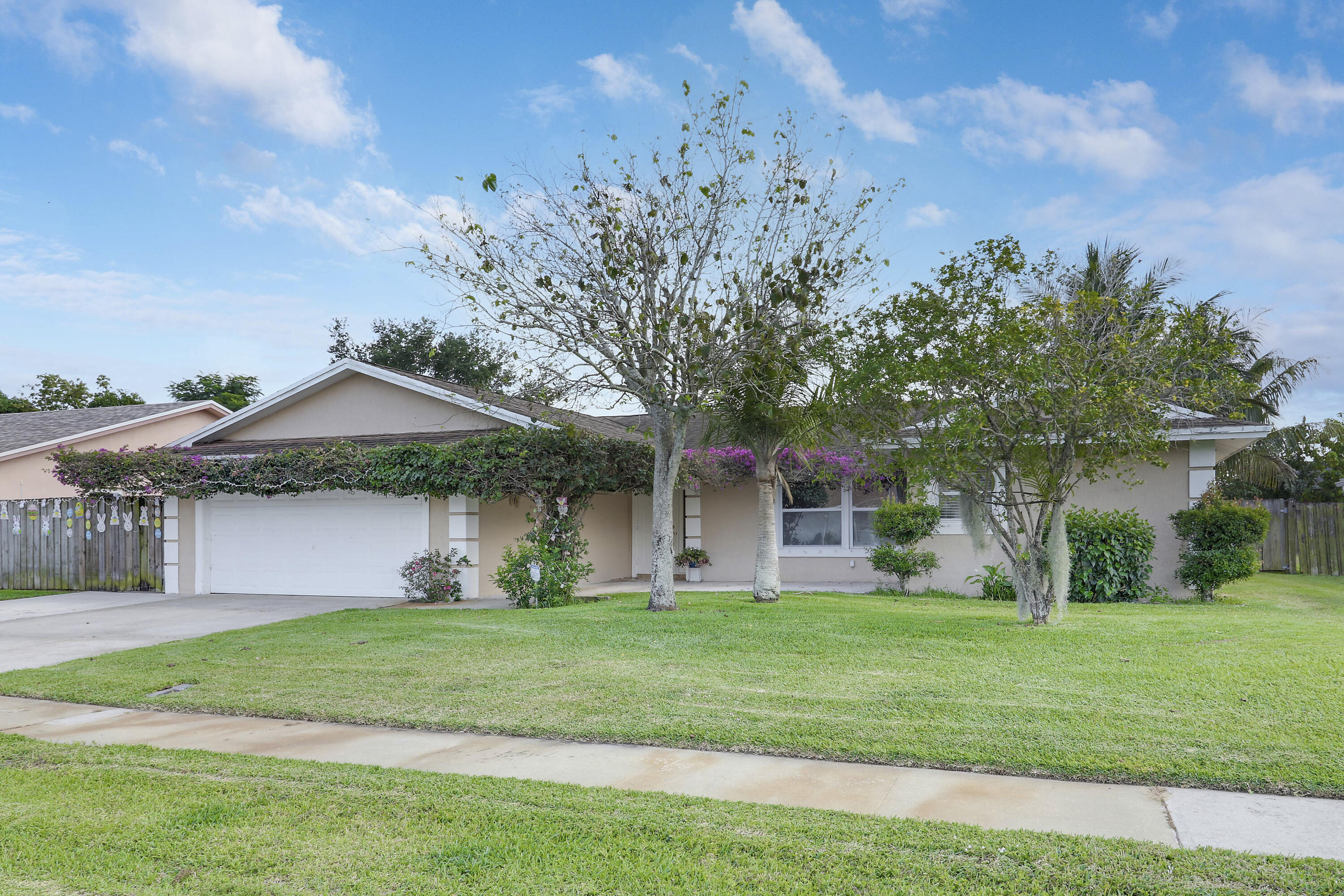 Property for Sale at 5350 N Sandhurst Circle, Lake Worth, Palm Beach County, Florida - Bedrooms: 3 
Bathrooms: 2  - $530,000
