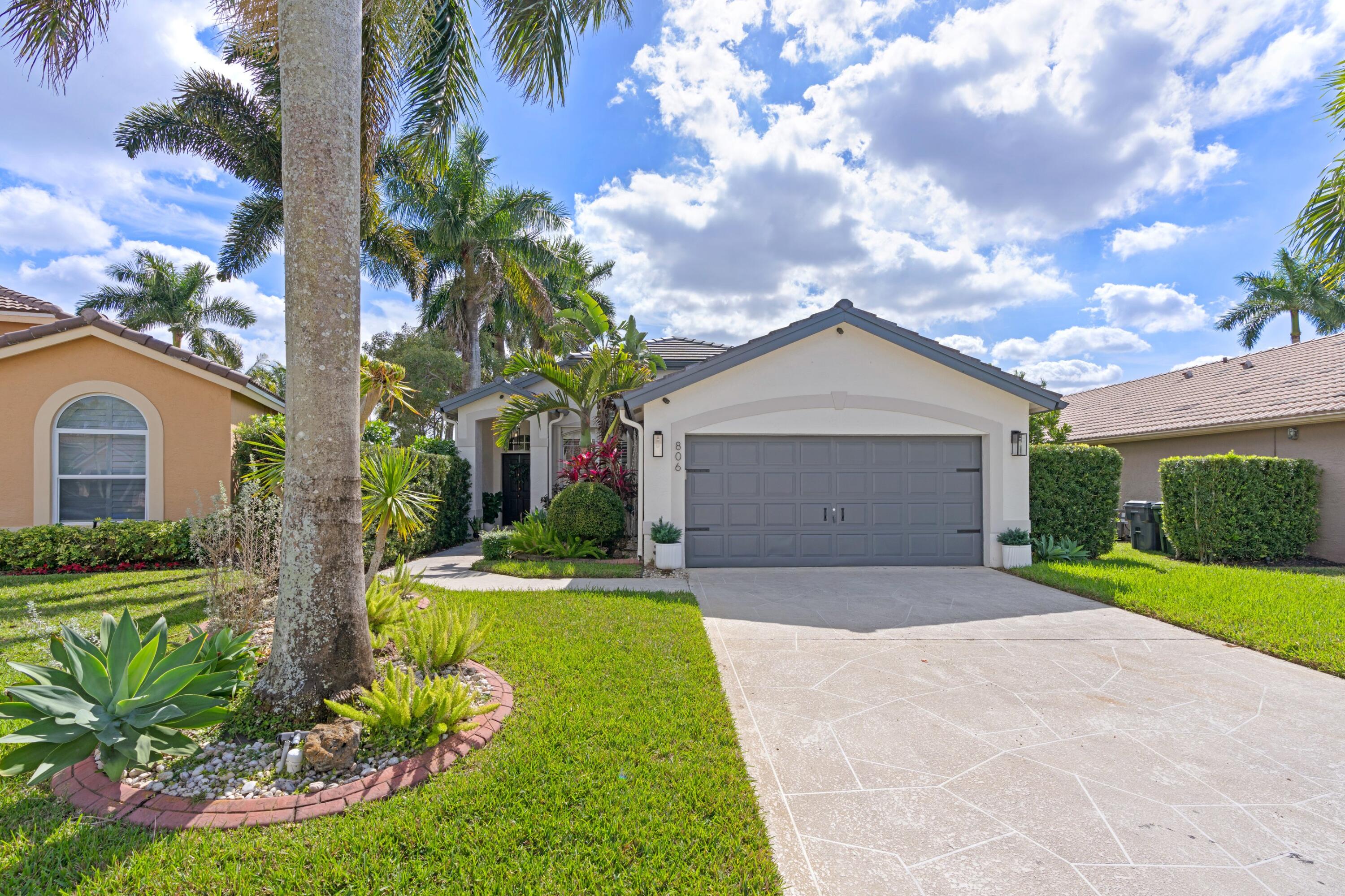 Property for Sale at 806 Lake Wellington Drive, Wellington, Palm Beach County, Florida - Bedrooms: 4 
Bathrooms: 2  - $799,000