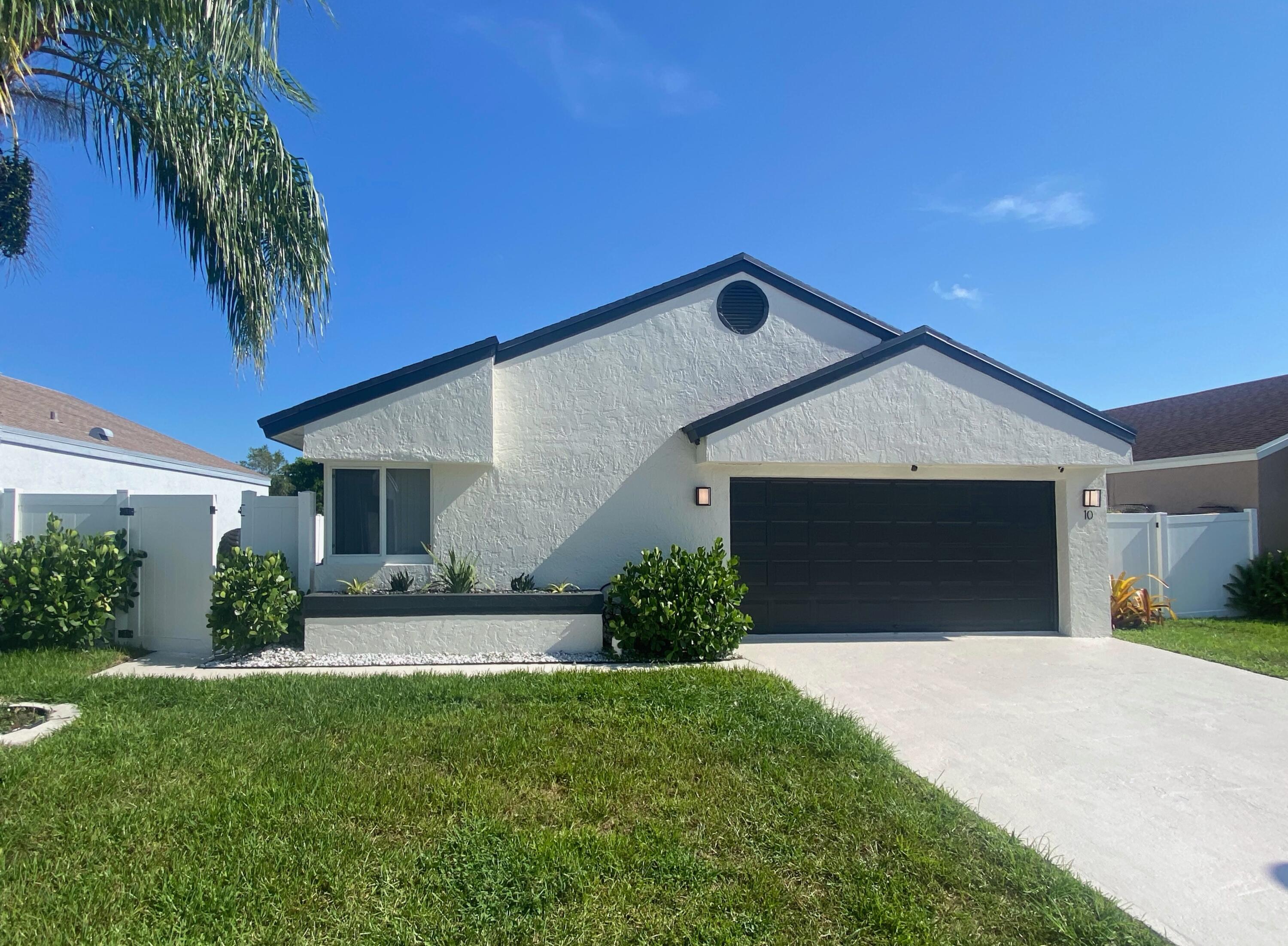 10 Compton Way, Boynton Beach, Palm Beach County, Florida - 3 Bedrooms  
2 Bathrooms - 