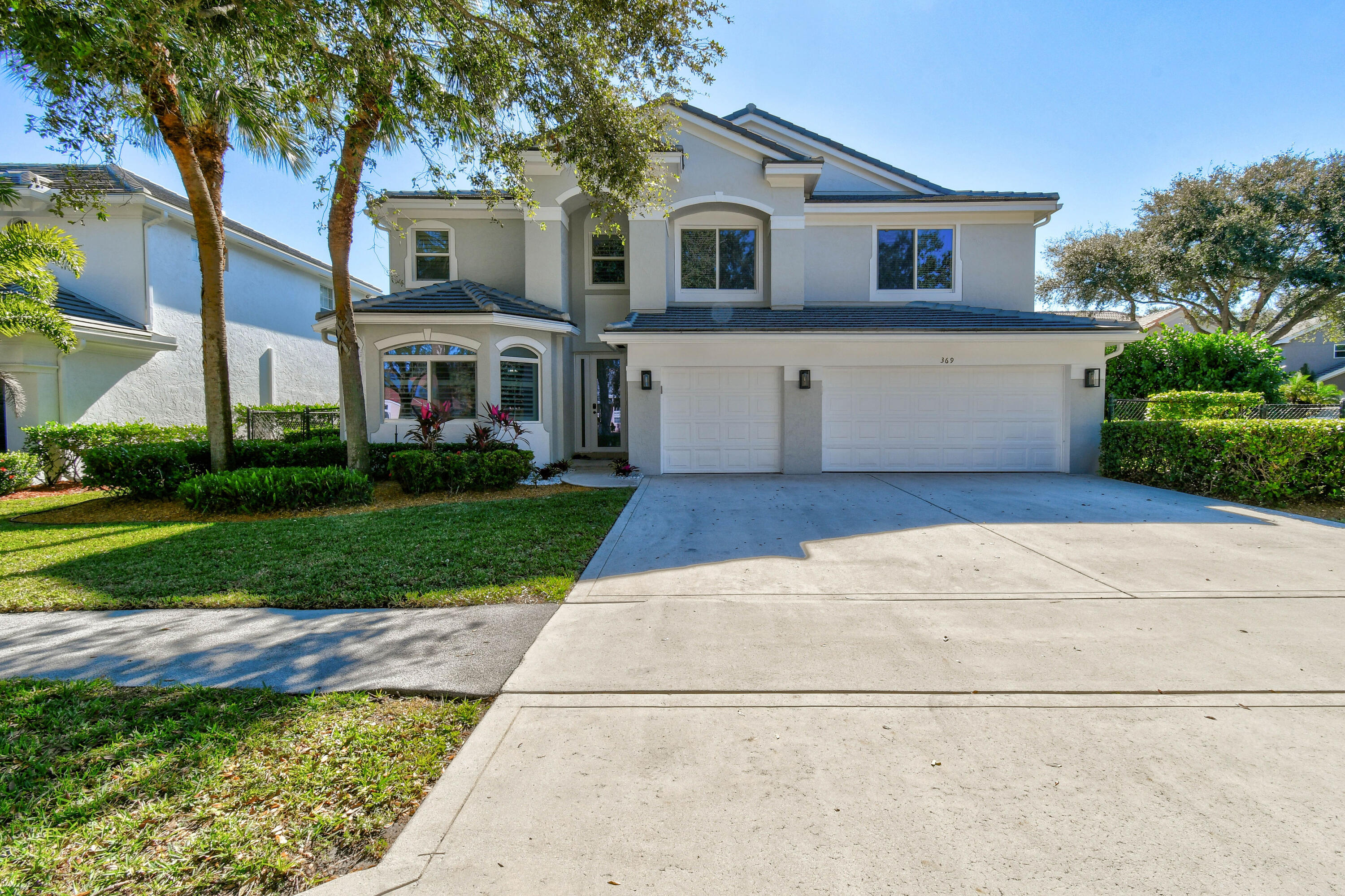 369 Magnolia Drive, Jupiter, Palm Beach County, Florida - 6 Bedrooms  
4.5 Bathrooms - 