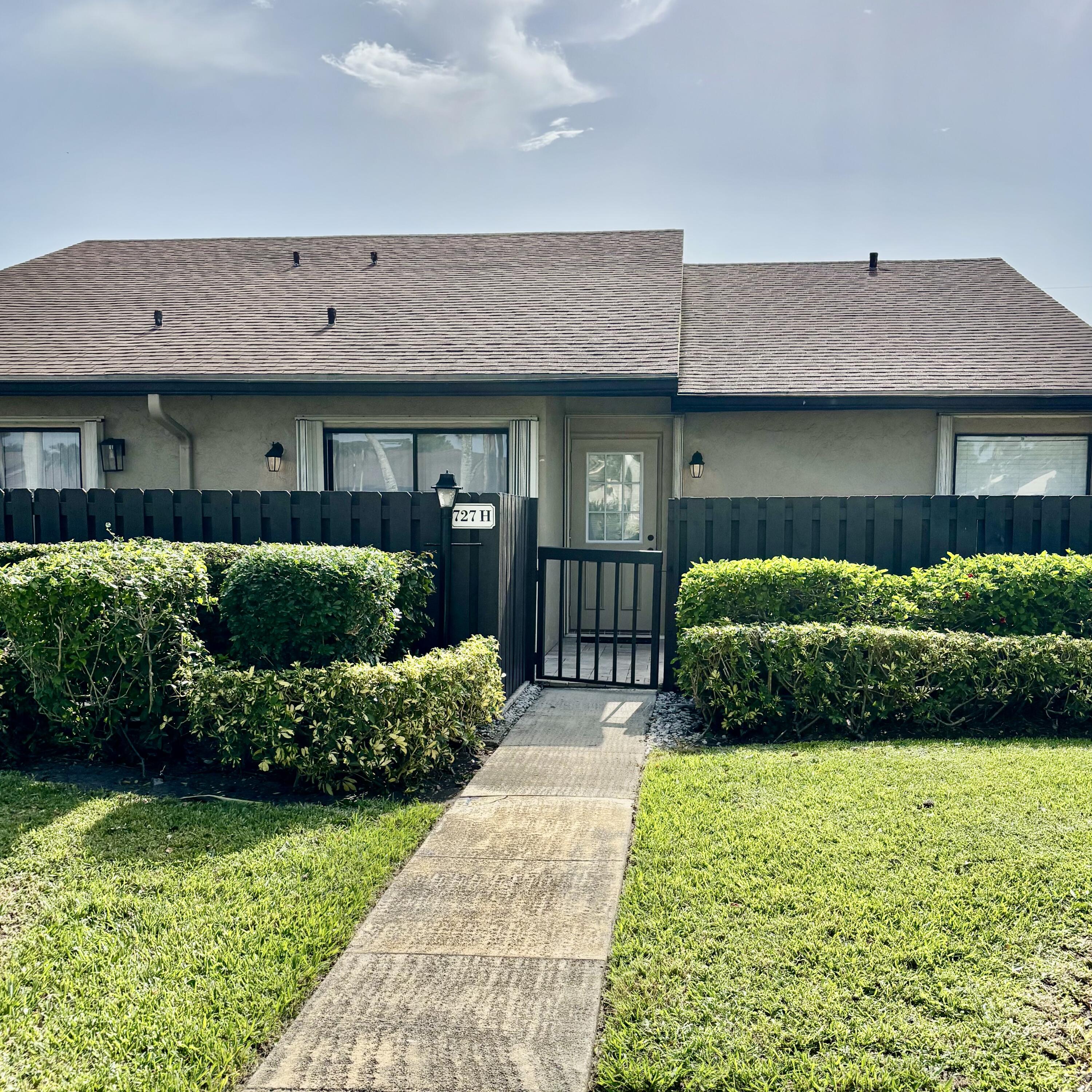 727 Sunny Pine Way Way H, Greenacres, Palm Beach County, Florida - 2 Bedrooms  
2 Bathrooms - 