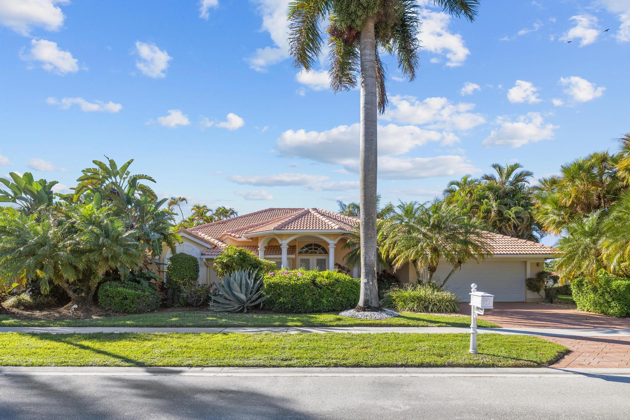 Property for Sale at 10625 Maple Chase Drive, Boca Raton, Palm Beach County, Florida - Bedrooms: 4 
Bathrooms: 3  - $944,000