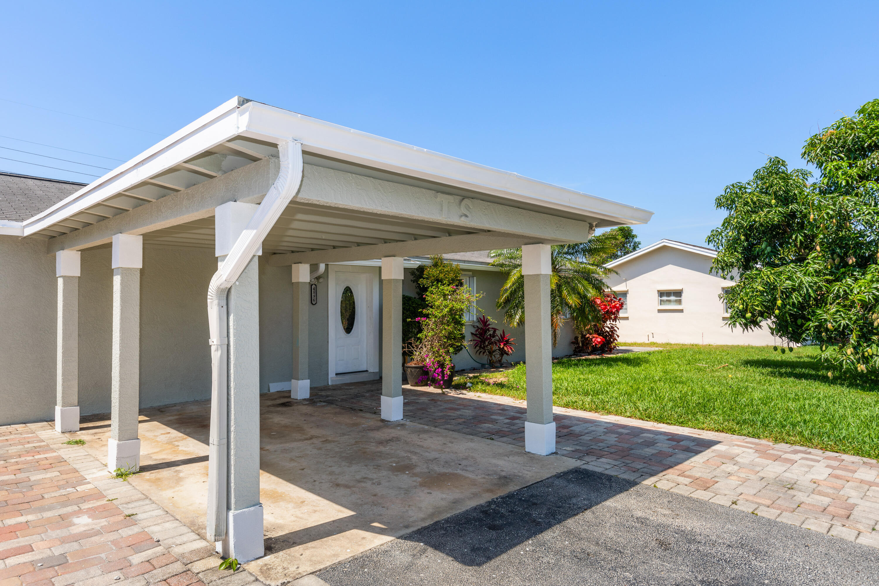 4896 Royal Court, West Palm Beach, Palm Beach County, Florida - 3 Bedrooms  
2 Bathrooms - 