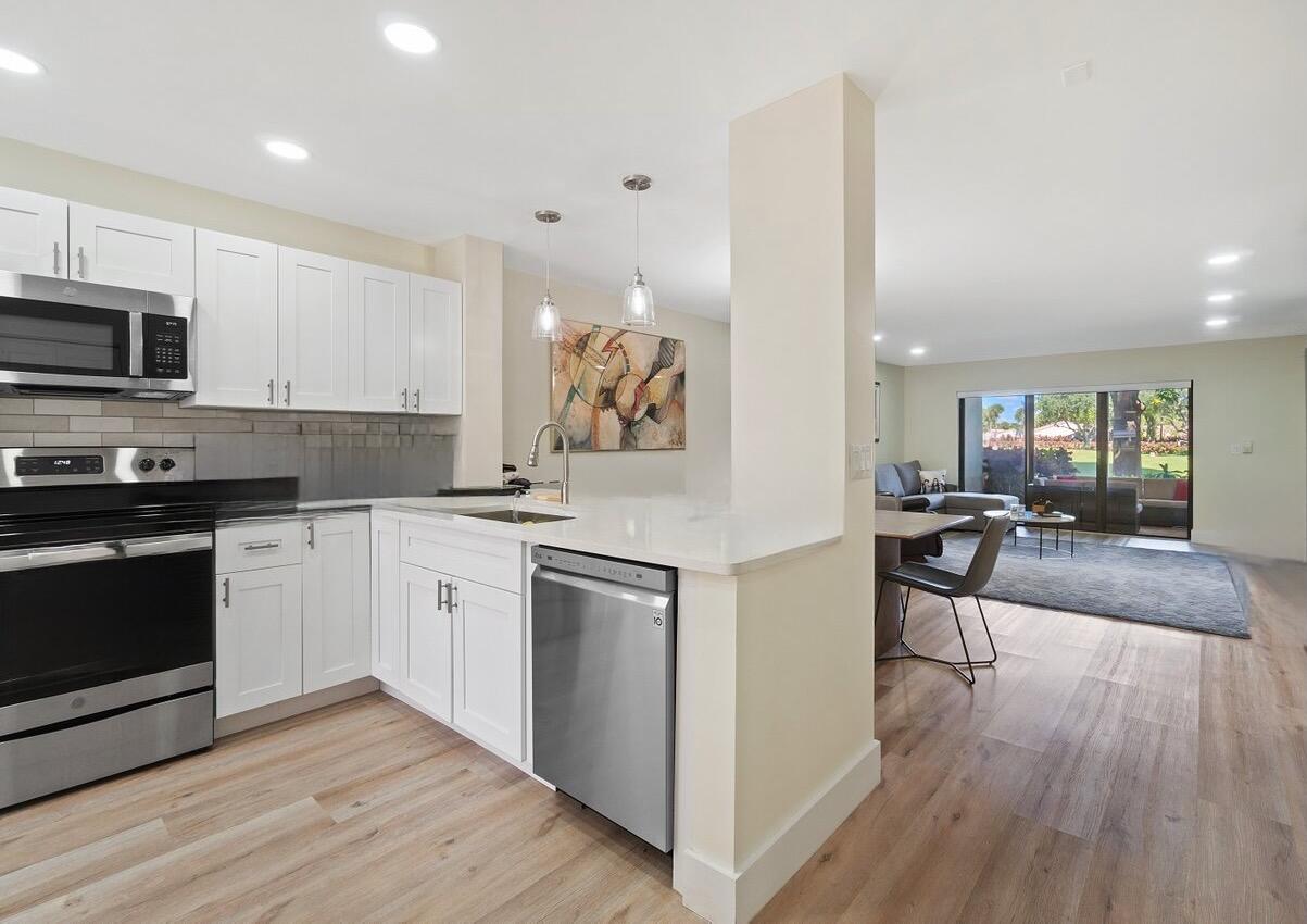 18 Stratford Drive E, Boynton Beach, Palm Beach County, Florida - 2 Bedrooms  
2 Bathrooms - 