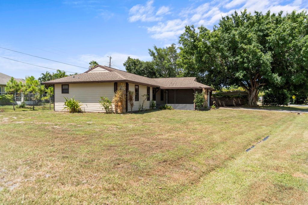 Photo of 450 Columbus Street E, Sebastian, FL 32958 (MLS # RX-11118648)