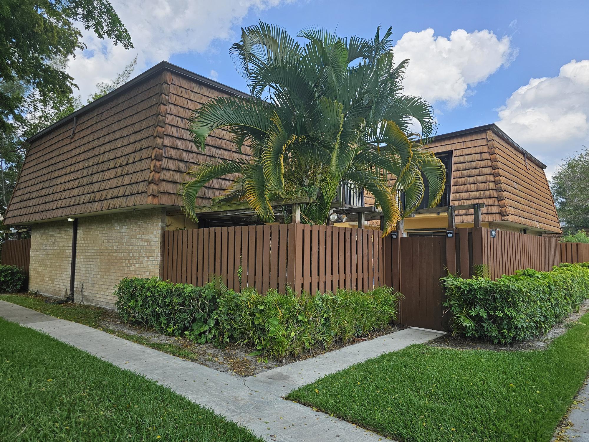 Property for Sale at 117 1st Lane, Greenacres, Palm Beach County, Florida - Bedrooms: 3 
Bathrooms: 3  - $324,900