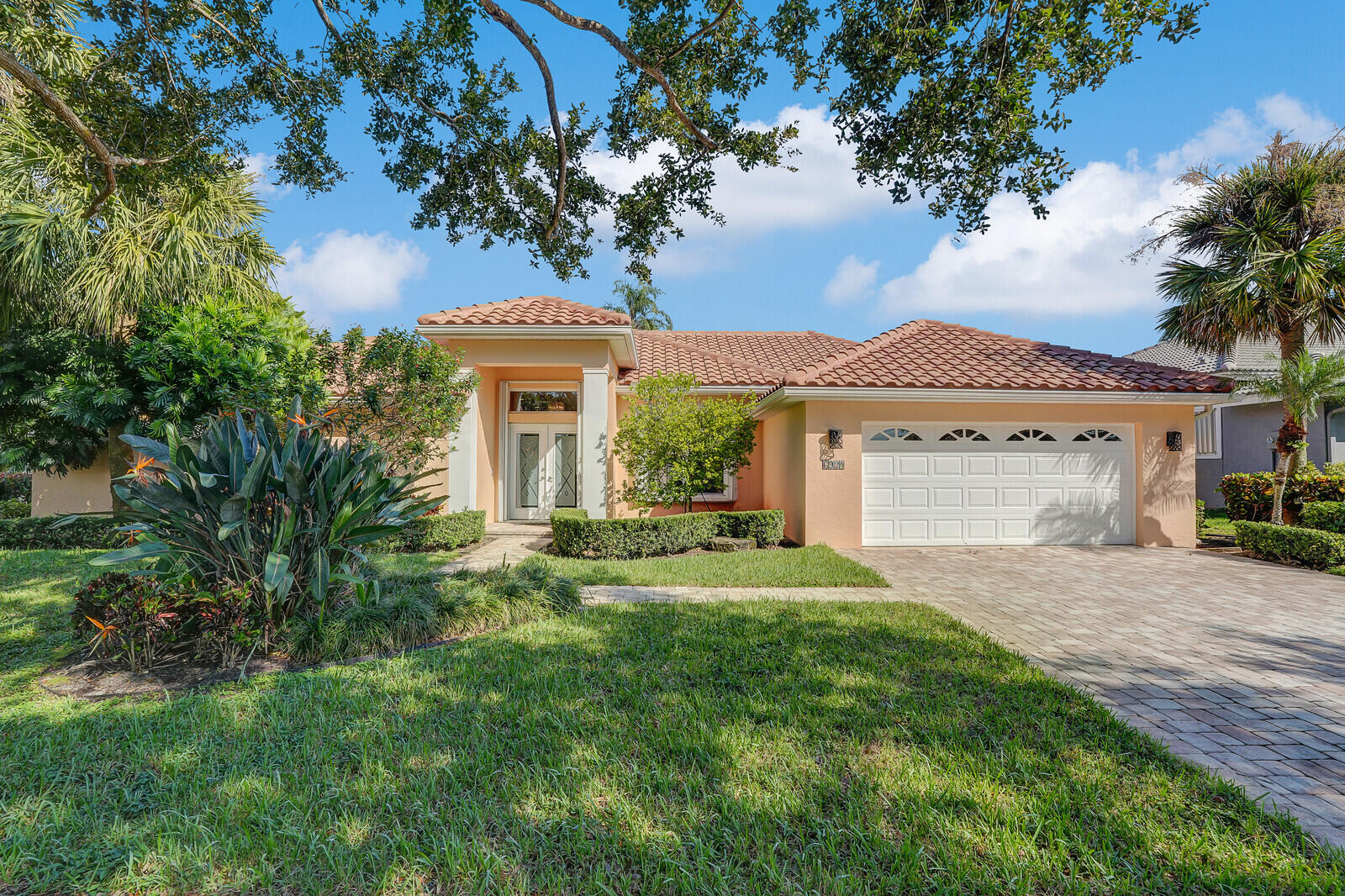 6924 Cypress Cove Circle, Jupiter, Palm Beach County, Florida - 4 Bedrooms  
3 Bathrooms - 