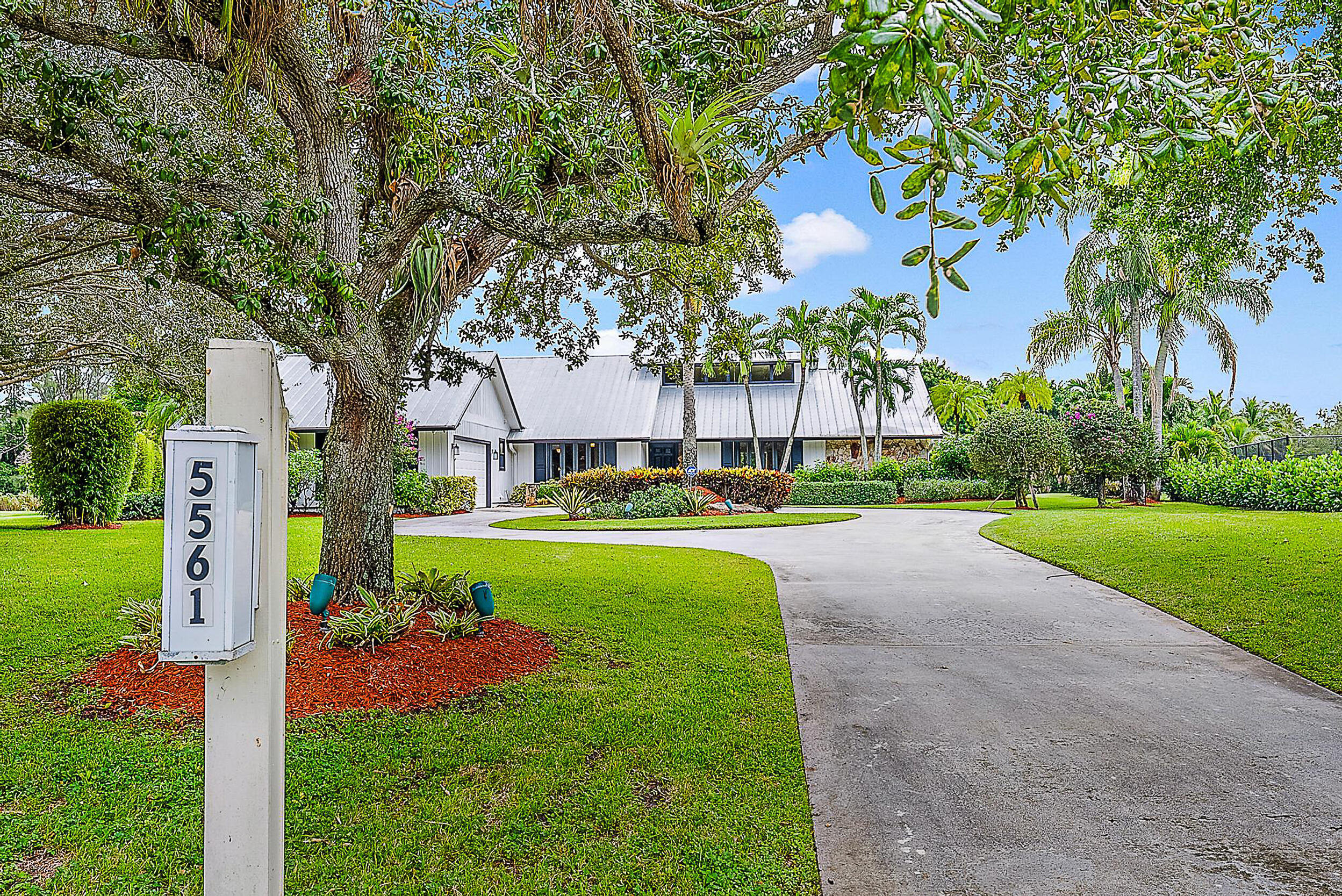5561 Whirlaway Road, Palm Beach Gardens, Palm Beach County, Florida - 6 Bedrooms  
3.5 Bathrooms - 