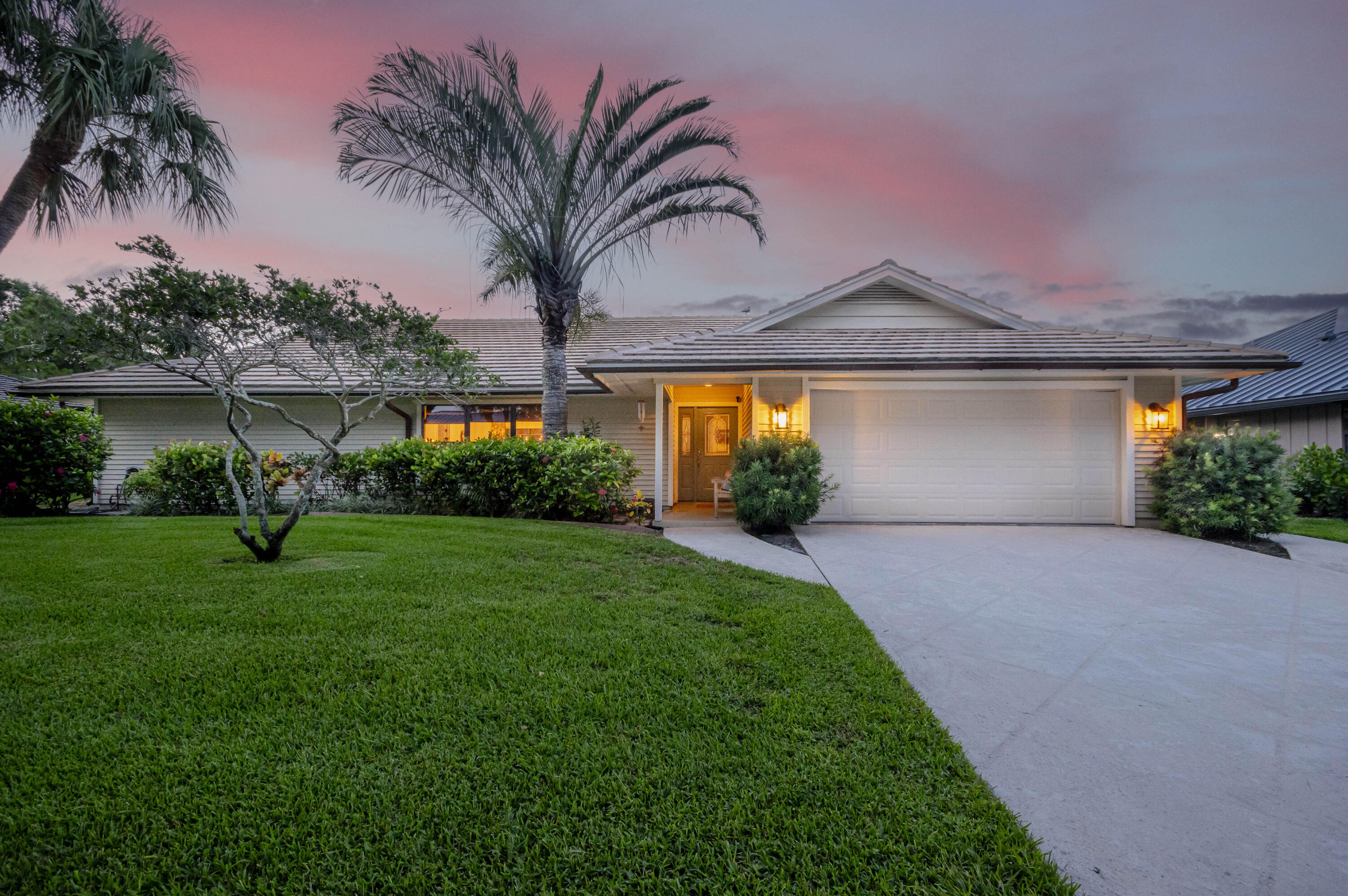 18402 Lake Bend Drive, Jupiter, Palm Beach County, Florida - 3 Bedrooms  
2.5 Bathrooms - 