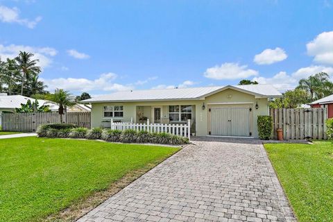 Photo of 4844 SE Pilot Way, Stuart, FL 34997 (MLS # RX-11120624)