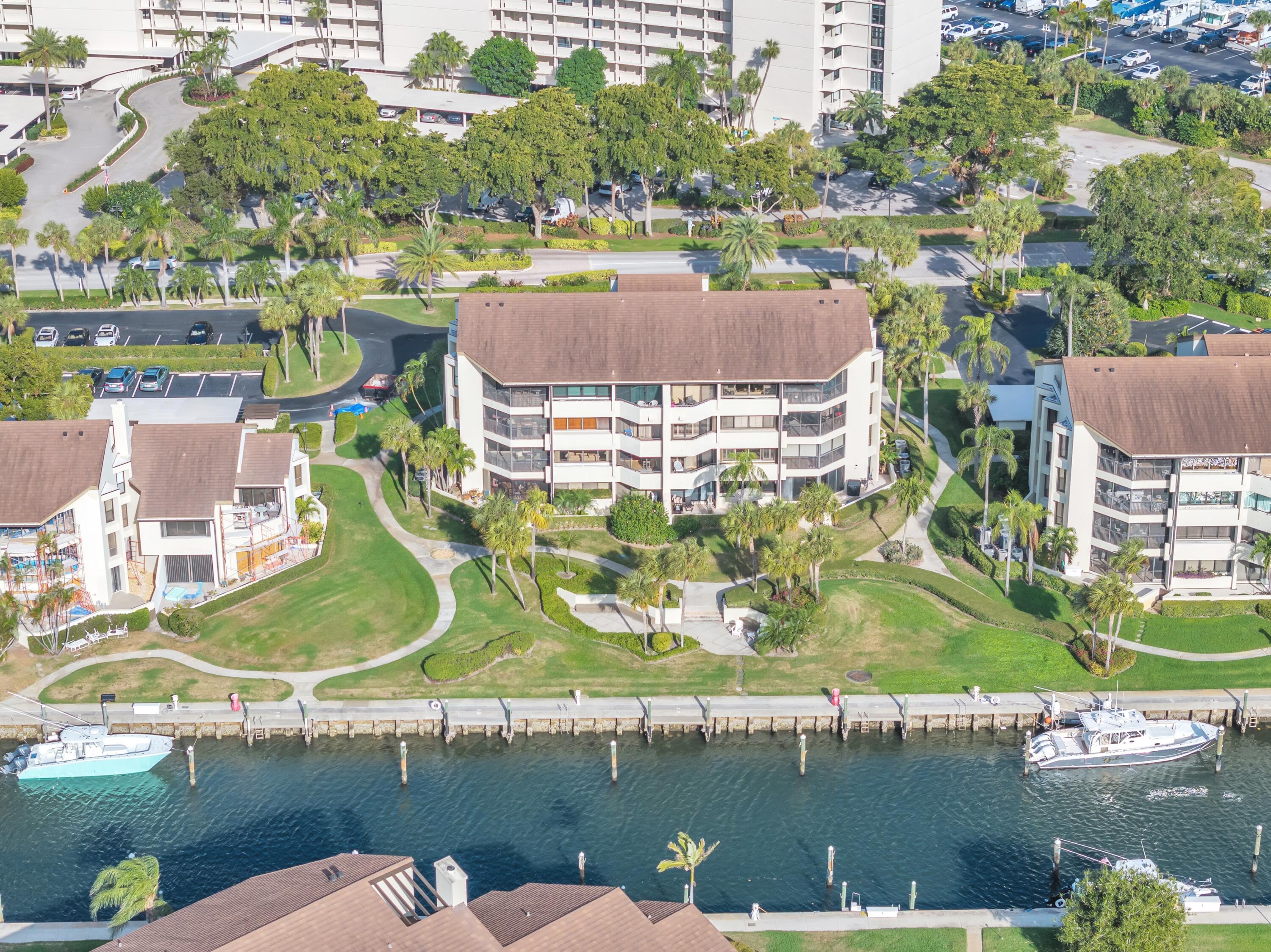 Property for Sale at 1117 Marine Way E Way K2r, North Palm Beach, Miami-Dade County, Florida - Bedrooms: 3 
Bathrooms: 3  - $995,000