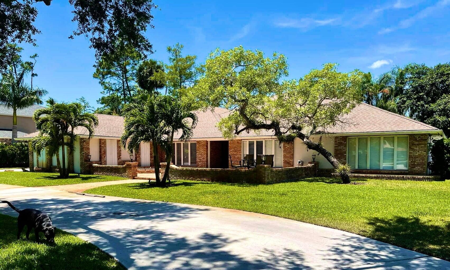 Property for Sale at 13150 Doubletree Circle, Wellington, Palm Beach County, Florida - Bedrooms: 6 
Bathrooms: 5.5  - $1,750,000