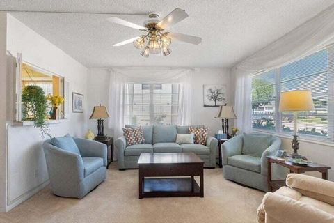 Photo of 10 Windsor A, West Palm Beach, FL 33417 (MLS # RX-11128231)