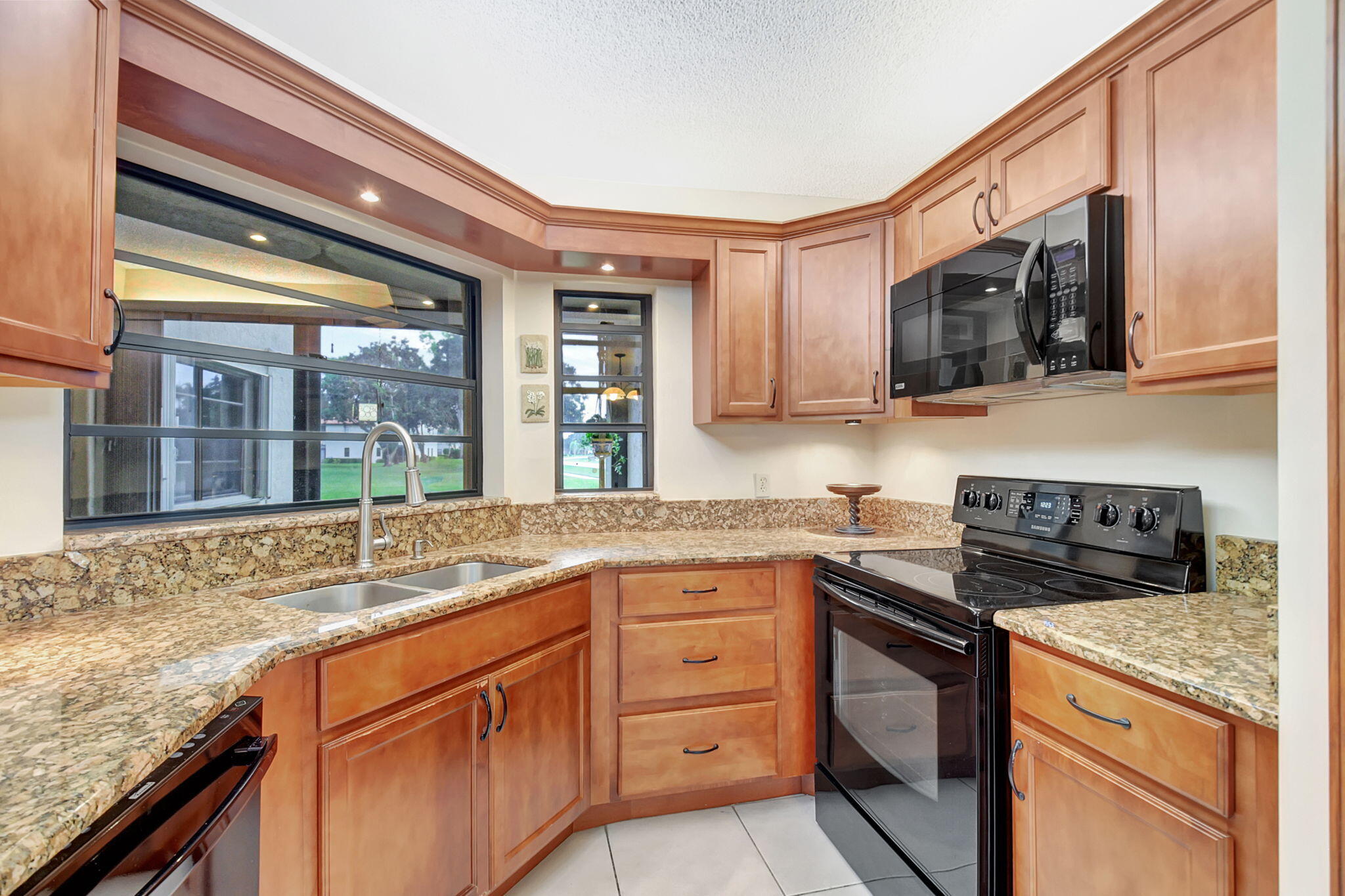 6025 Parkwalk Drive, Boynton Beach, Palm Beach County, Florida - 2 Bedrooms  
2 Bathrooms - 