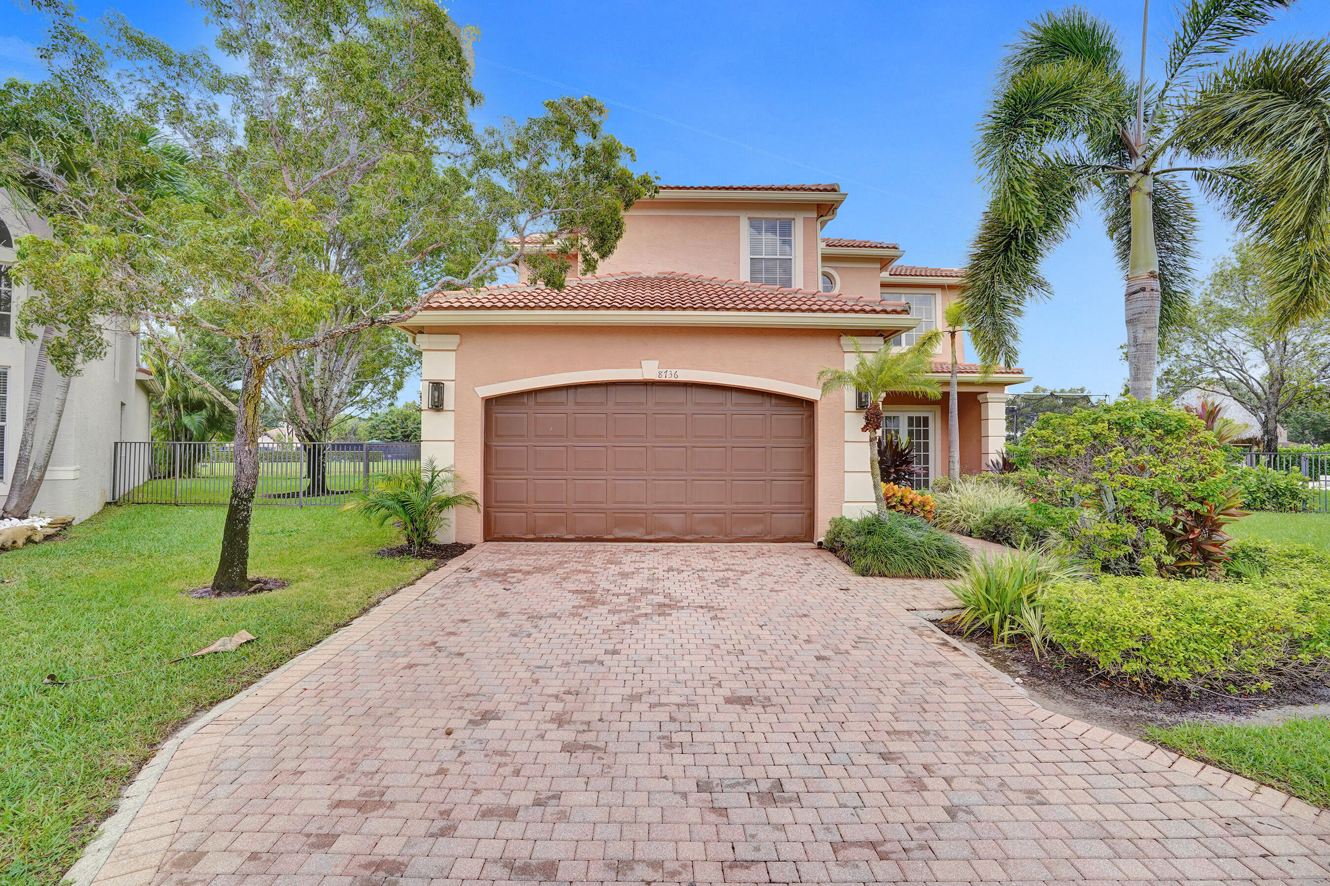 8736 Woodgrove Harbor Lane, Boynton Beach, Palm Beach County, Florida - 6 Bedrooms  
4 Bathrooms - 