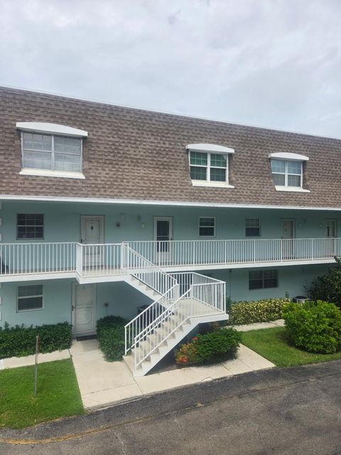Photo of 1901 Indian River Boulevard #B207, Vero Beach, FL 32960 (MLS # RX-11129066)