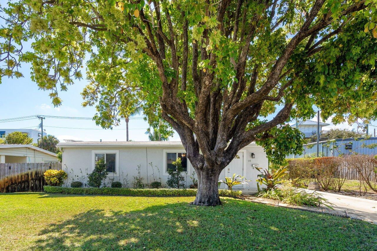 110 Sterns Street, Lantana, Palm Beach County, Florida - 2 Bedrooms  
1 Bathrooms - 