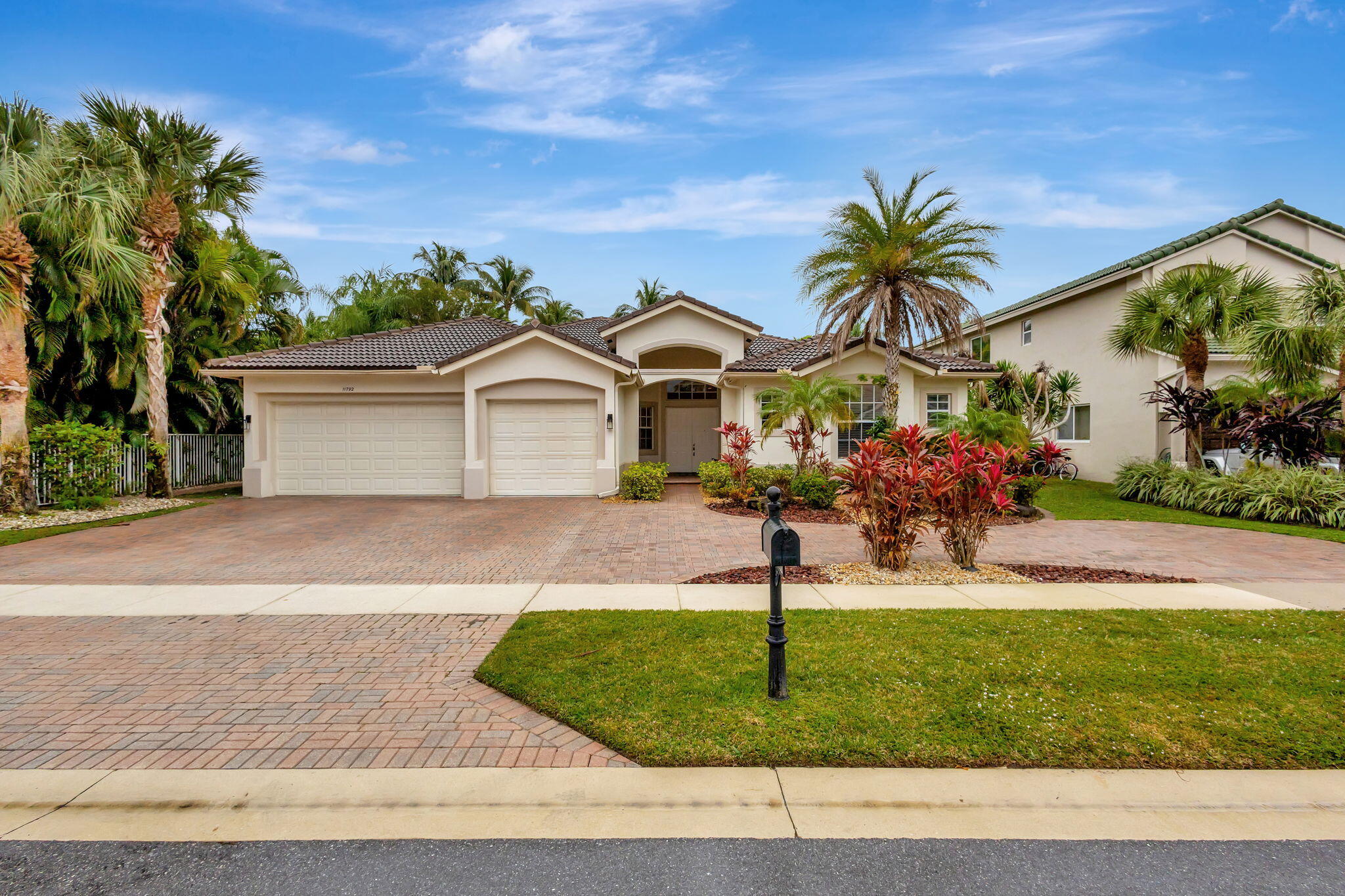 Property for Sale at 11792 Osprey Point Circle, Wellington, Palm Beach County, Florida - Bedrooms: 5 
Bathrooms: 3  - $949,000
