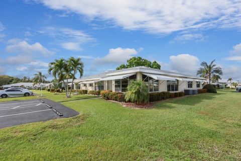 Photo of 404 Sandpiper Drive #D, Fort Pierce, FL 34982 (MLS # RX-11122985)