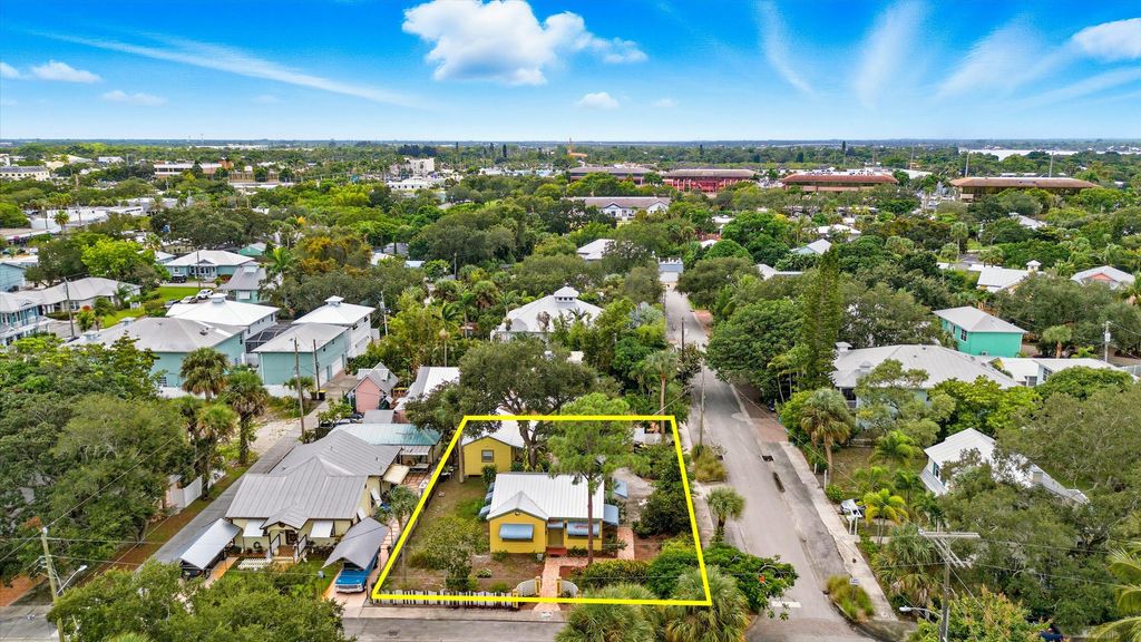 Photo of 120 SW 5th Street, Stuart, FL 34994 (MLS # RX-11129295)