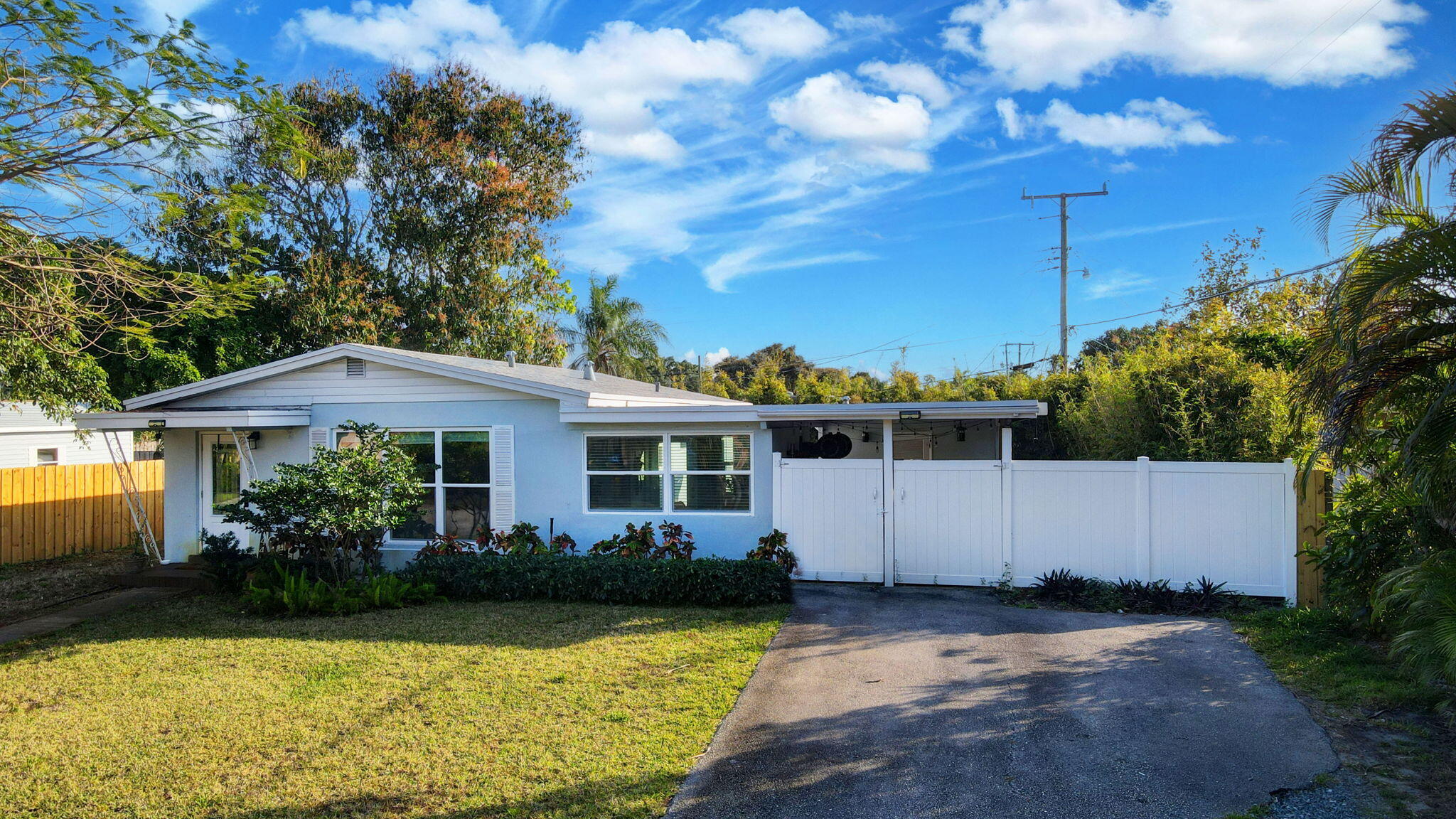 Property for Sale at 1446 W Perry Street, Lantana, Palm Beach County, Florida - Bedrooms: 3 
Bathrooms: 1  - $439,000