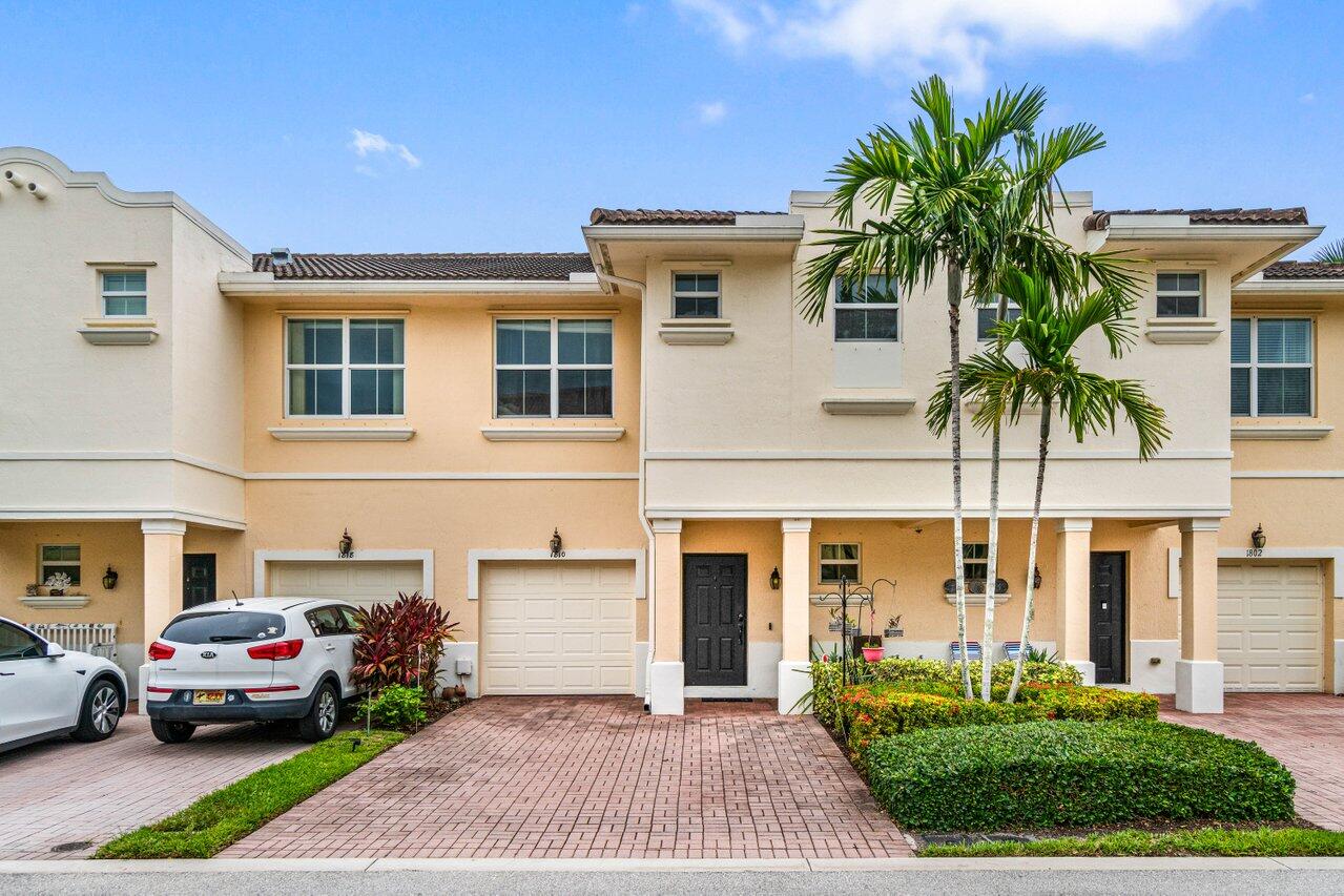 1810 Via Sofia, Boynton Beach, Palm Beach County, Florida - 3 Bedrooms  
2.5 Bathrooms - 