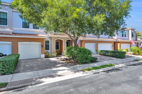 Photo of 5018 S Astor Circle, Delray Beach, FL 33484 (MLS # RX-11111597)