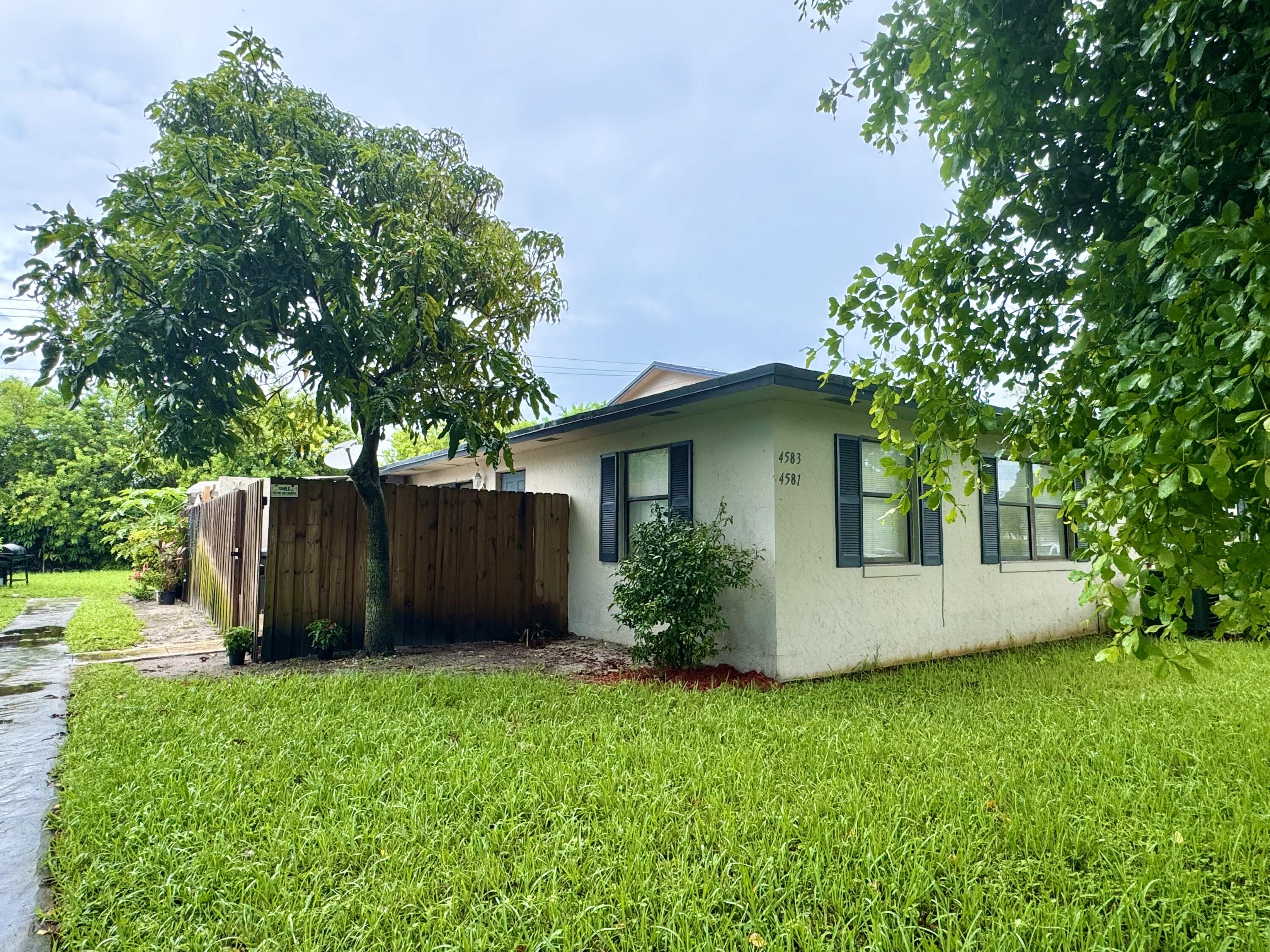 4583 Barclay Crescent, Lake Worth, Palm Beach County, Florida - 3 Bedrooms  
2 Bathrooms - 