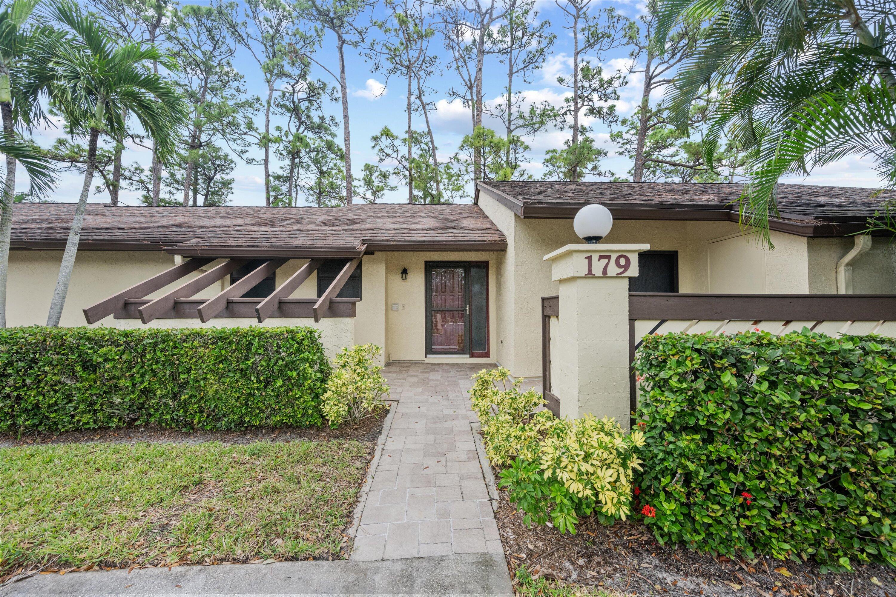 179 Sarita Court, Royal Palm Beach, Palm Beach County, Florida - 2 Bedrooms  
2.5 Bathrooms - 