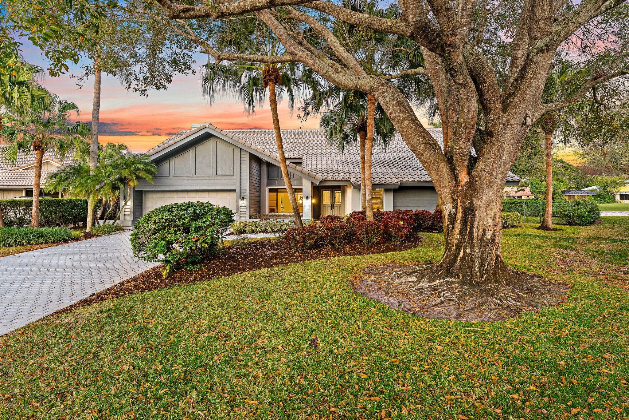 Property for Sale at 18 Glencairn Road, Palm Beach Gardens, Palm Beach County, Florida - Bedrooms: 4 
Bathrooms: 2.5  - $998,000