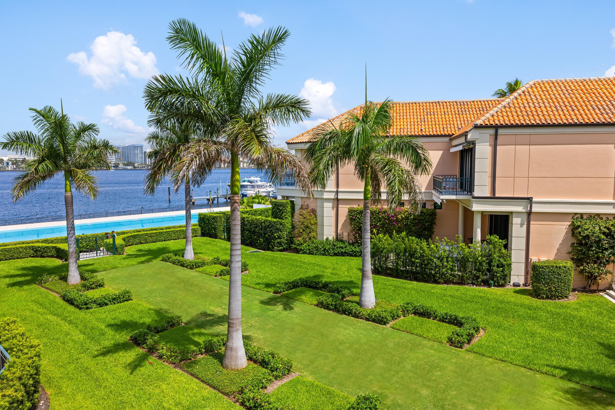307 Everglade Avenue, Palm Beach, Palm Beach County, Florida - 3 Bedrooms  
3.5 Bathrooms - 