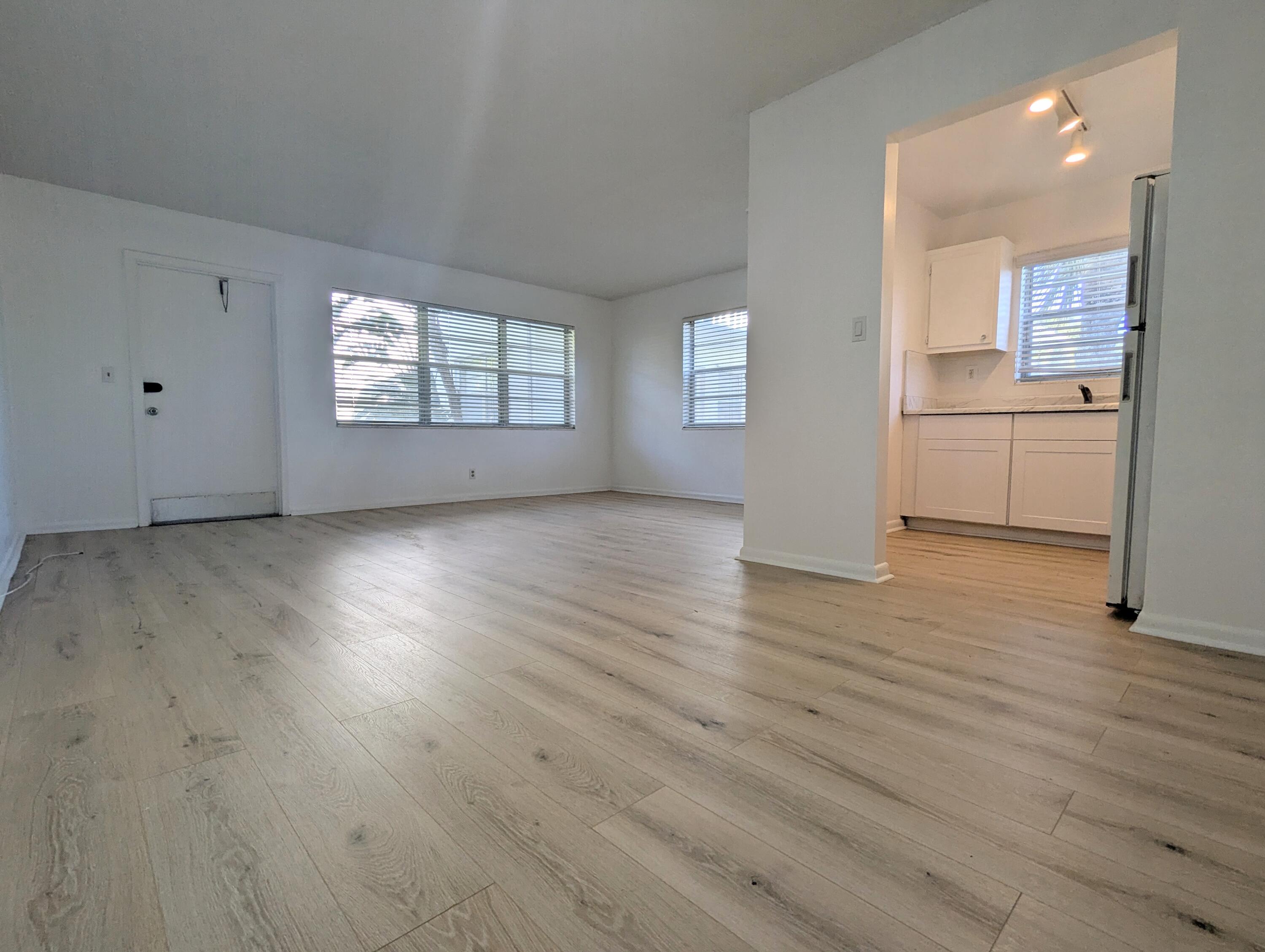 353 Sheffield O, West Palm Beach, Palm Beach County, Florida - 1 Bedrooms  
1.5 Bathrooms - 