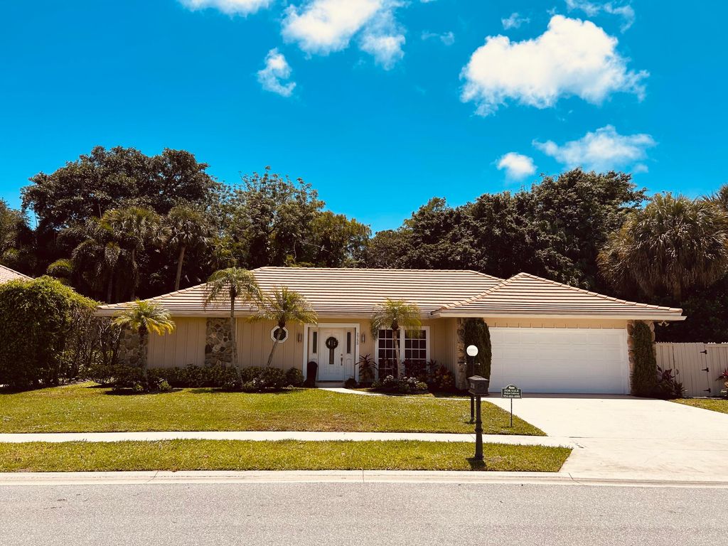 Photo of 2758 Biarritz Drive, Palm Beach Gardens, FL 33410 (MLS # RX-11047388)