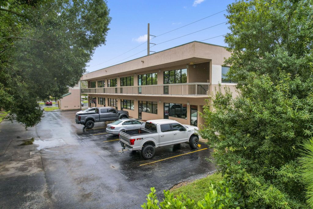 Photo of 725 SE Port Saint Lucie Boulevard #102, Port Saint Lucie, FL 34984 (MLS # RX-10923305)