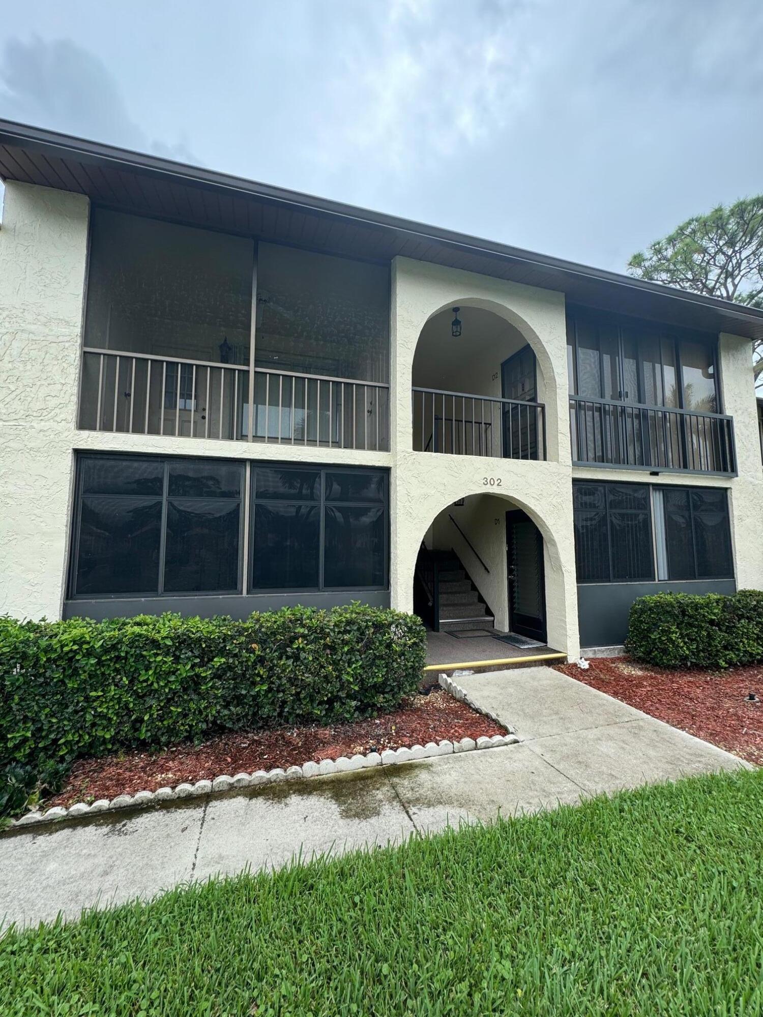 302 Knotty Pine Circle D-1, Greenacres, Palm Beach County, Florida - 2 Bedrooms  
2 Bathrooms - 