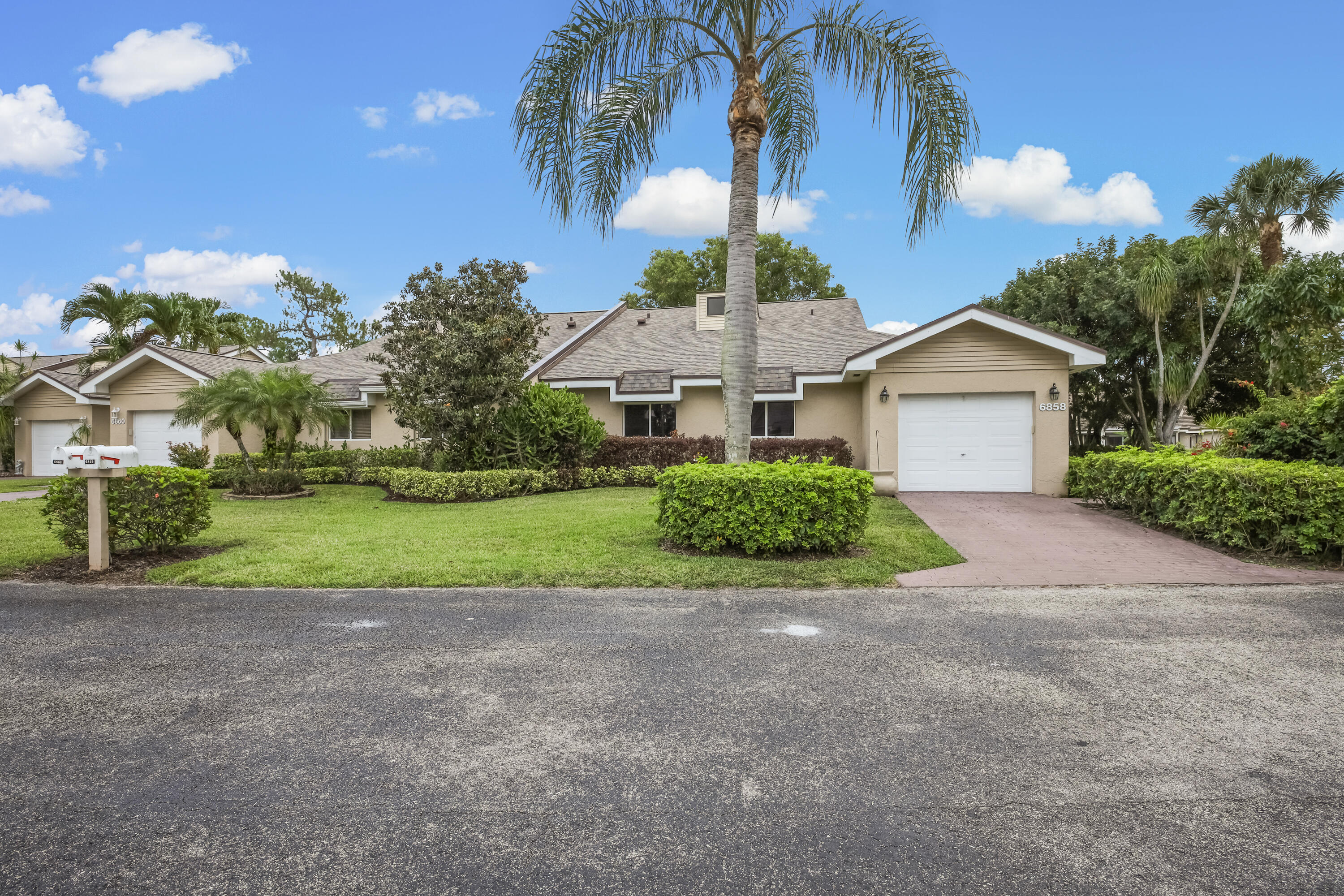 Property for Sale at 6858 Fountains Circle, Lake Worth, Palm Beach County, Florida - Bedrooms: 3 
Bathrooms: 2.5  - $465,000