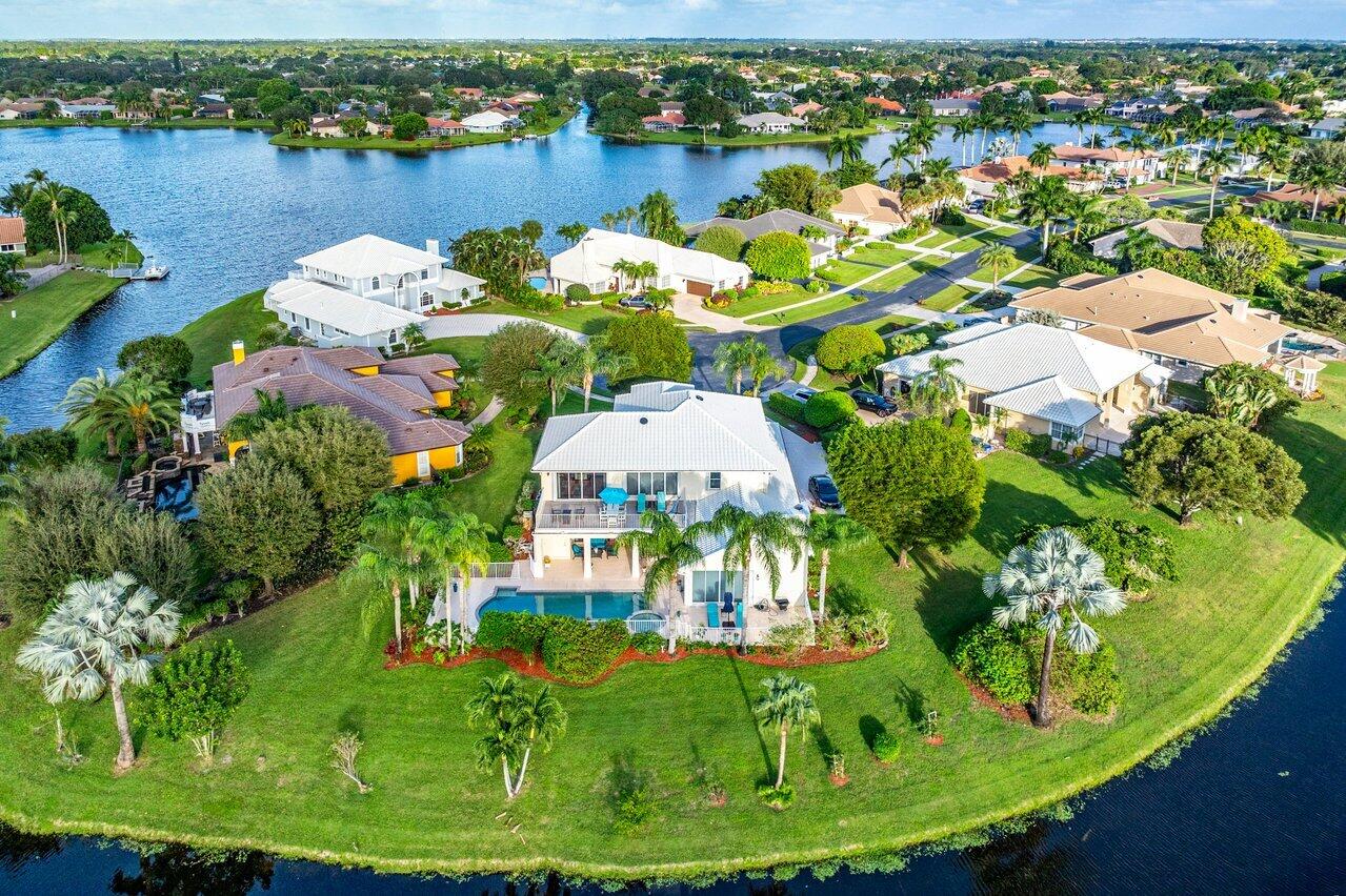 2019 Henley Place, Wellington, Palm Beach County, Florida - 4 Bedrooms  
4.5 Bathrooms - 