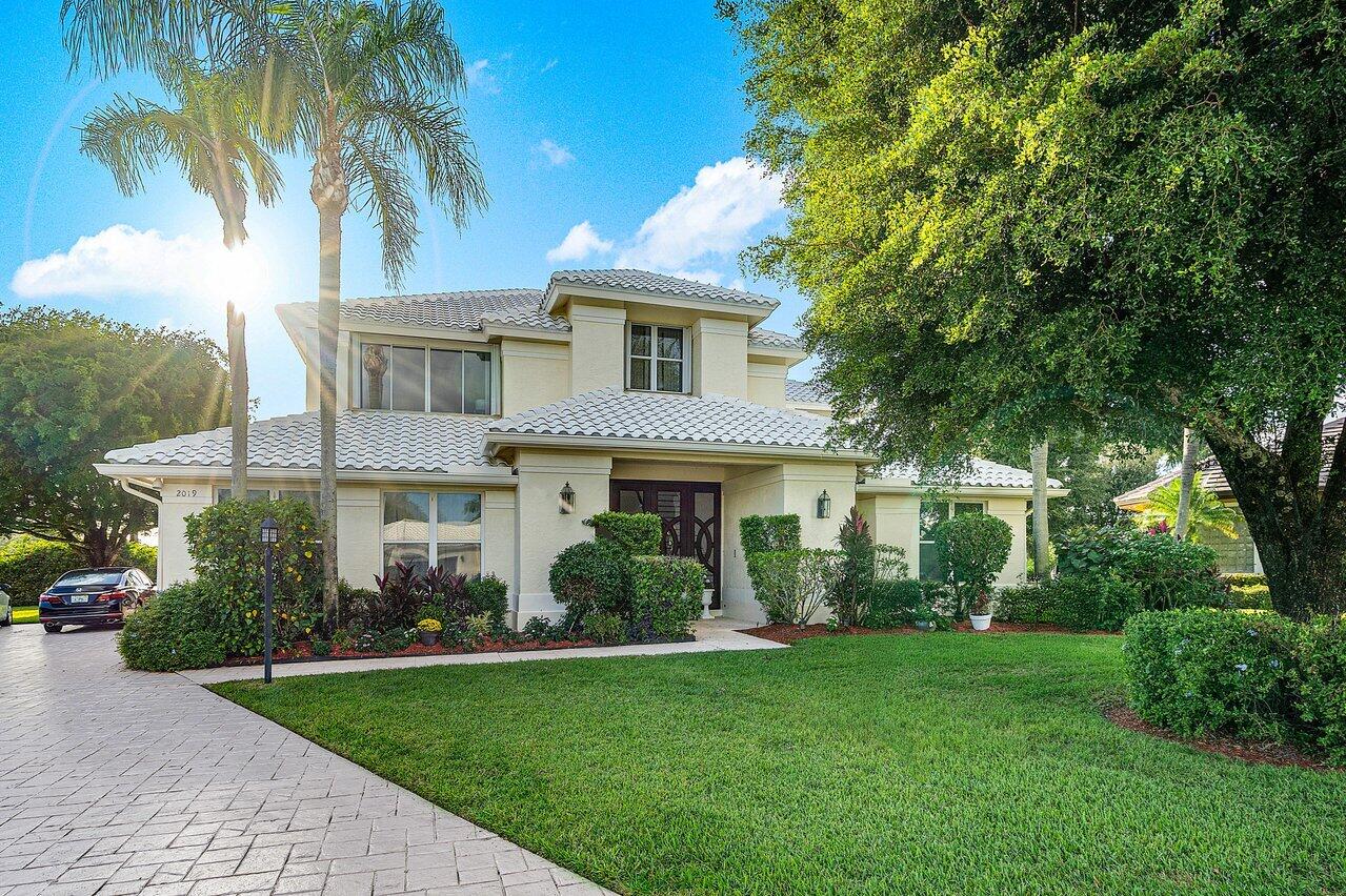 2019 Henley Place, Wellington, Palm Beach County, Florida - 4 Bedrooms  
4.5 Bathrooms - 