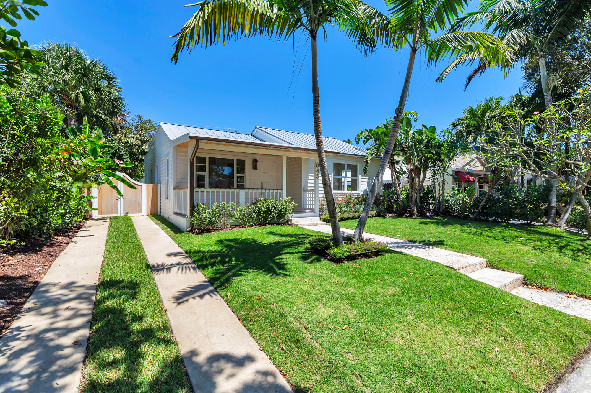 845 Sunset Road, West Palm Beach, Palm Beach County, Florida - 4 Bedrooms  
3.5 Bathrooms - 