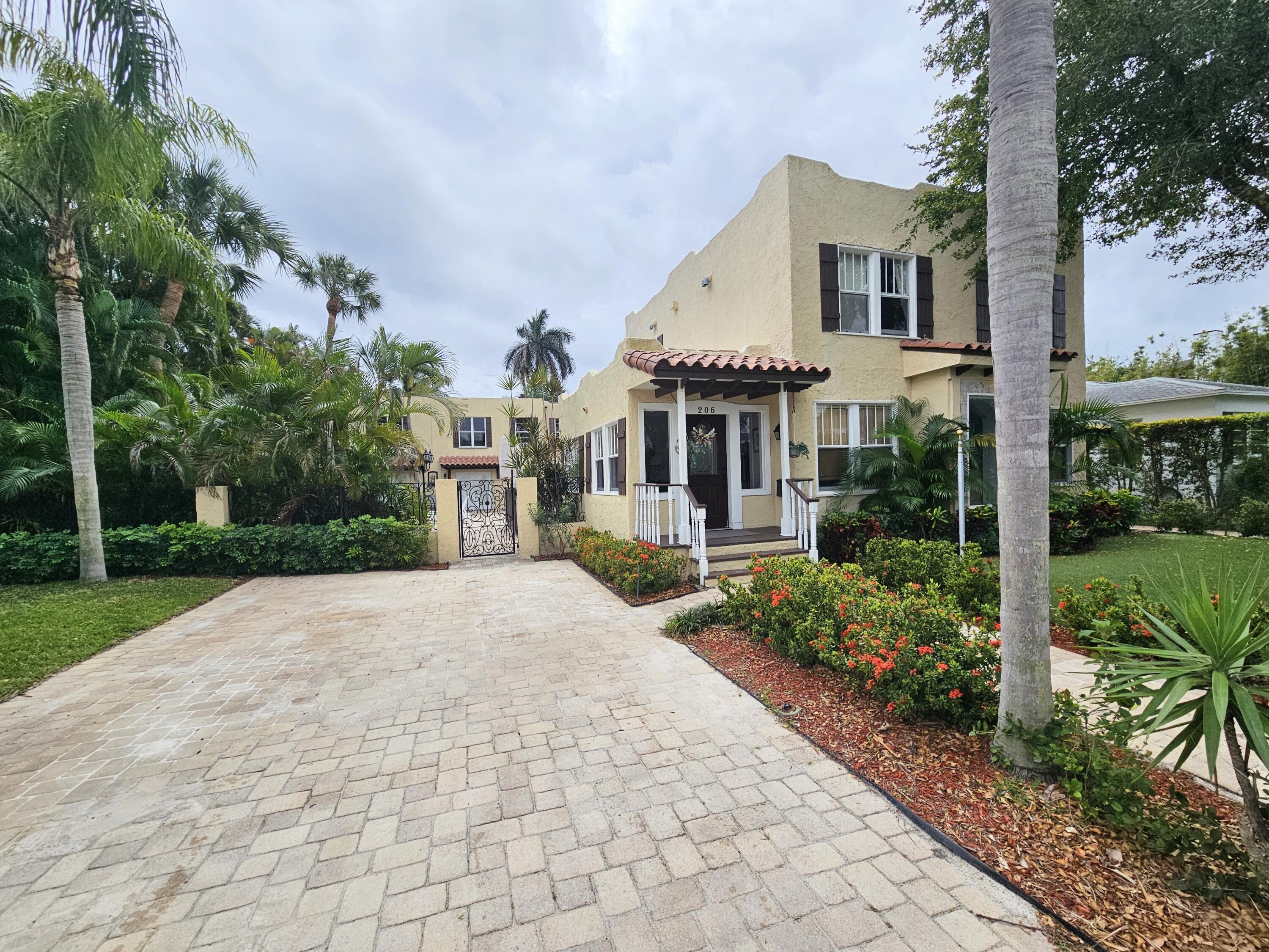 206 Edgewood Drive, West Palm Beach, Palm Beach County, Florida - 7 Bedrooms  
5.5 Bathrooms - 