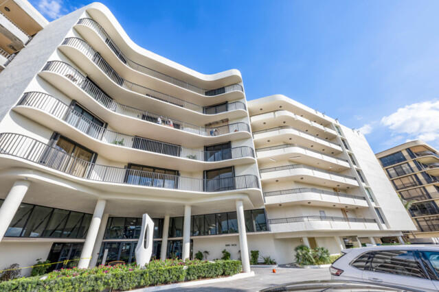 Property for Sale at 3610 S Ocean Boulevard 510, South Palm Beach, Palm Beach County, Florida - Bedrooms: 3 
Bathrooms: 2  - $550,000