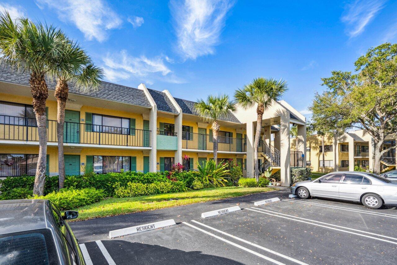 Property for Sale at 1618 Meadows Circle, Boynton Beach, Palm Beach County, Florida - Bedrooms: 1 
Bathrooms: 1  - $165,000