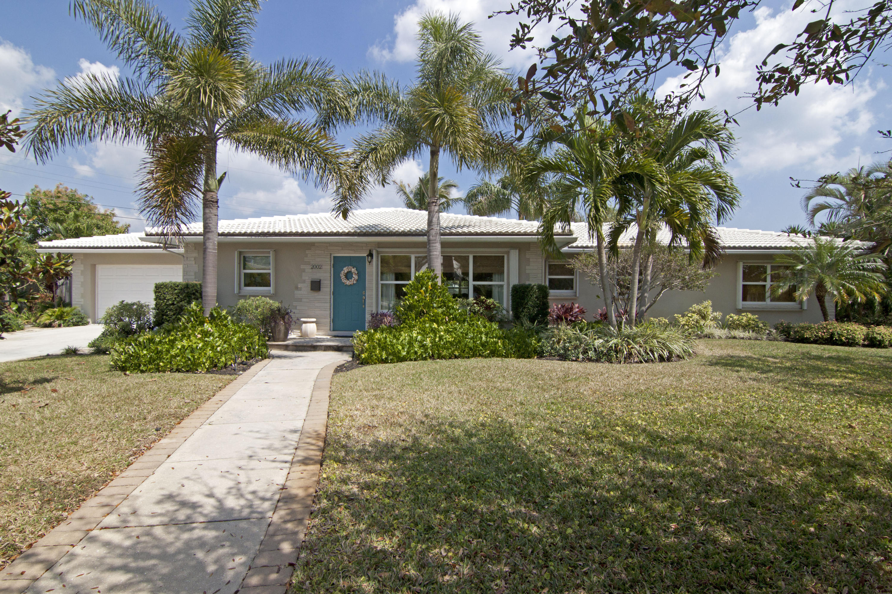 Photo 1 of 2002 N Lakeside Drive, Lake Worth, Florida, $495,000, Web #: 10218519