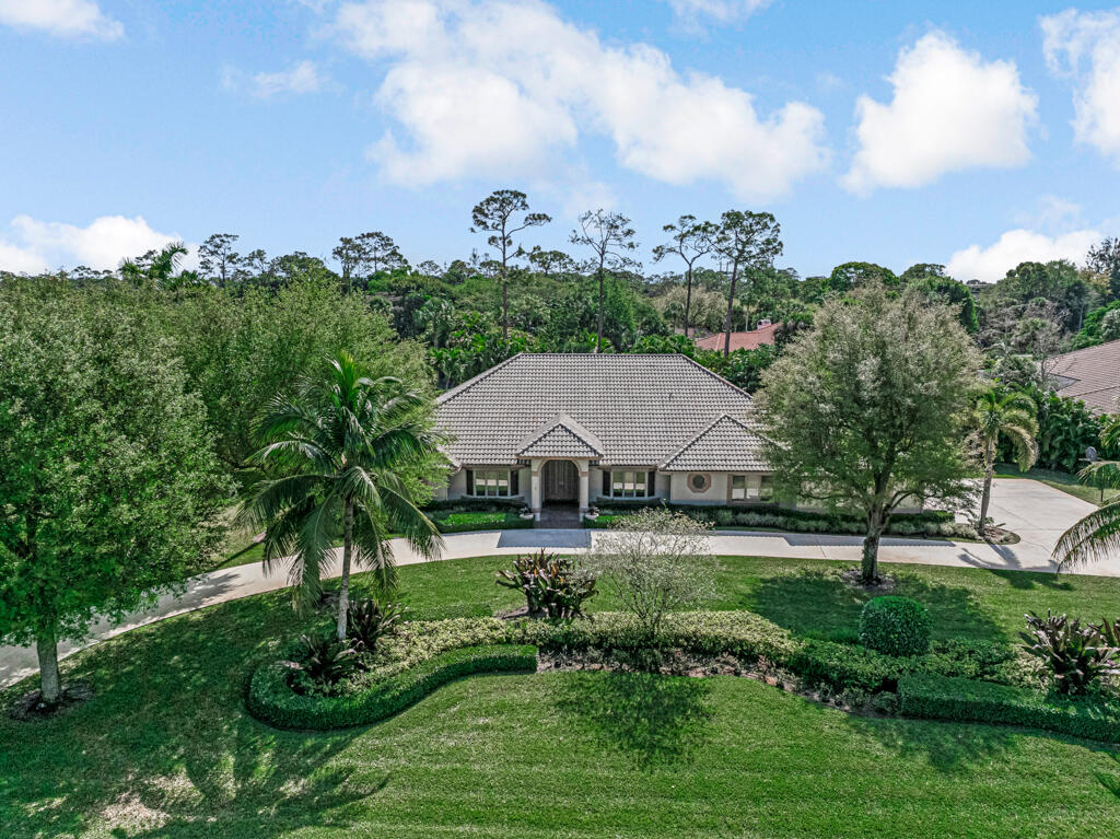 13406 Doubletree Circle, Wellington, Palm Beach County, Florida - 5 Bedrooms  
4.5 Bathrooms - 