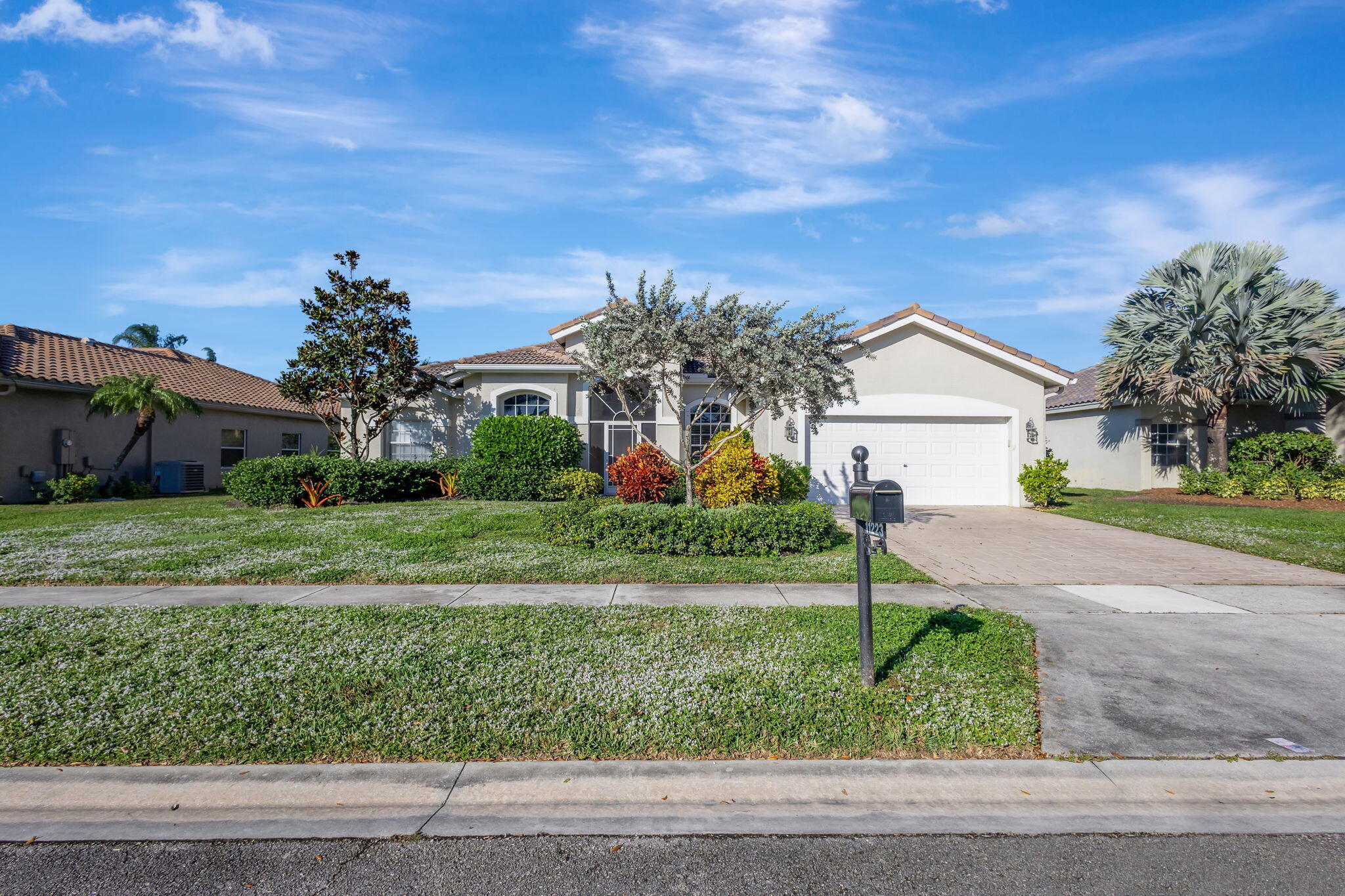 11223 Edgewater Circle, Wellington, Palm Beach County, Florida - 4 Bedrooms  
3.5 Bathrooms - 