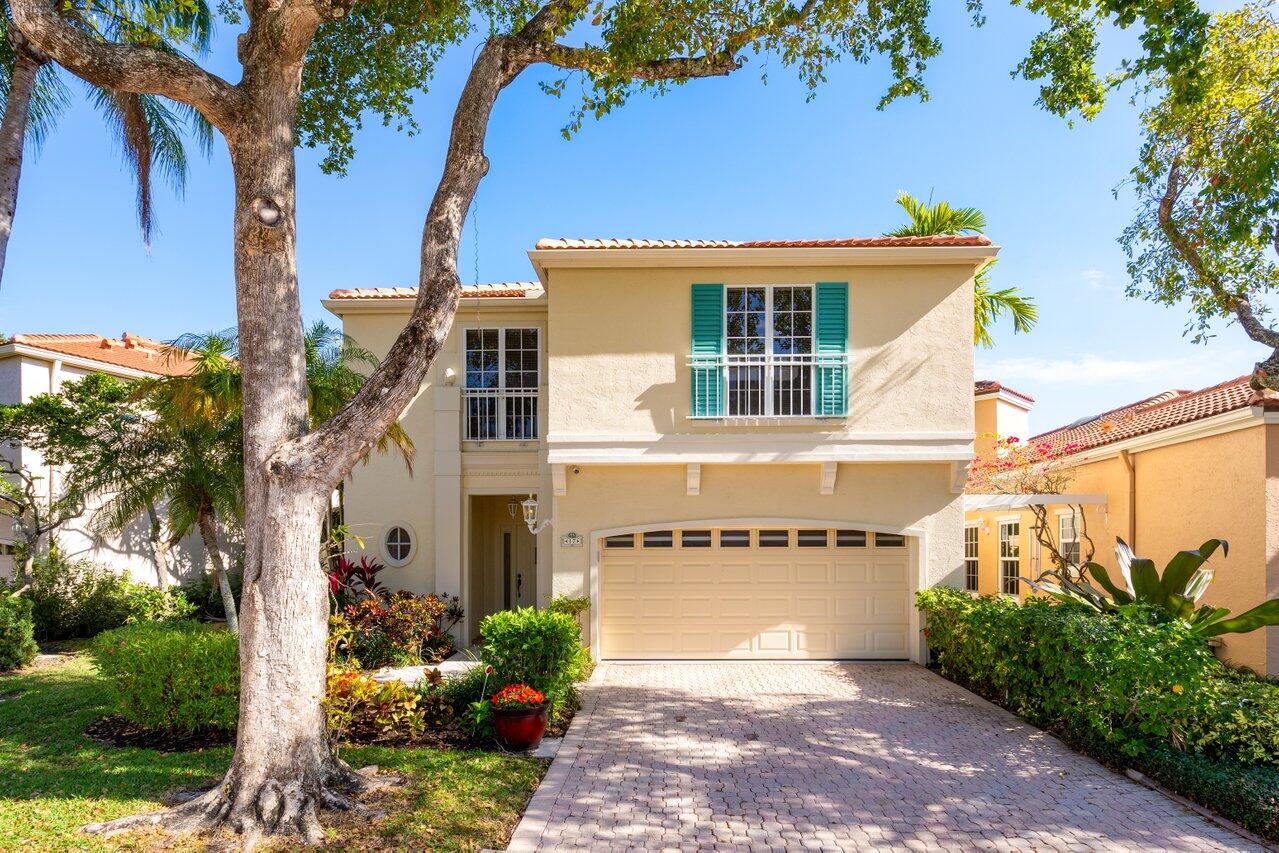 17 Via Aurelia, Palm Beach Gardens, Palm Beach County, Florida - 3 Bedrooms  
2.5 Bathrooms - 