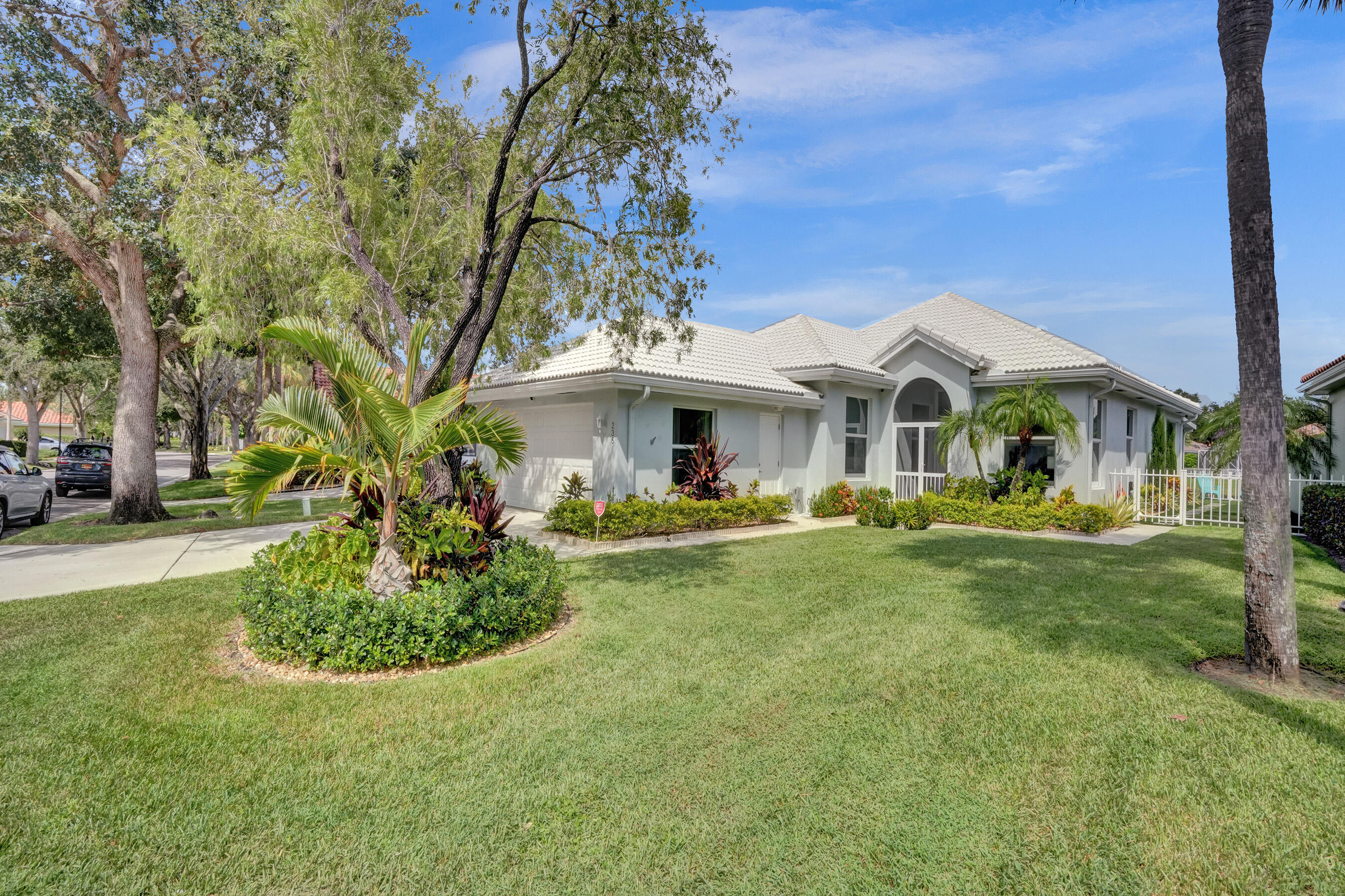 Property for Sale at 235 Hampton Place, Jupiter, Palm Beach County, Florida - Bedrooms: 3 
Bathrooms: 2  - $850,000