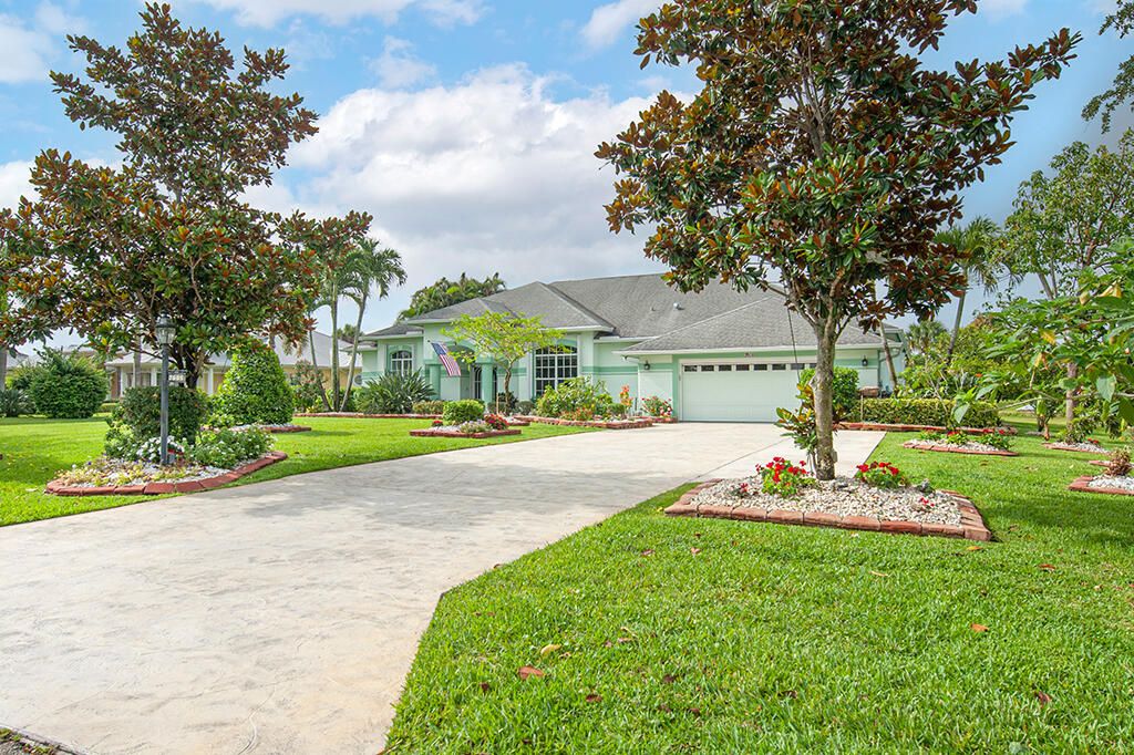 Photo of 2608 SW River Shore Drive, Port Saint Lucie, FL 34984 (MLS # RX-10802691)