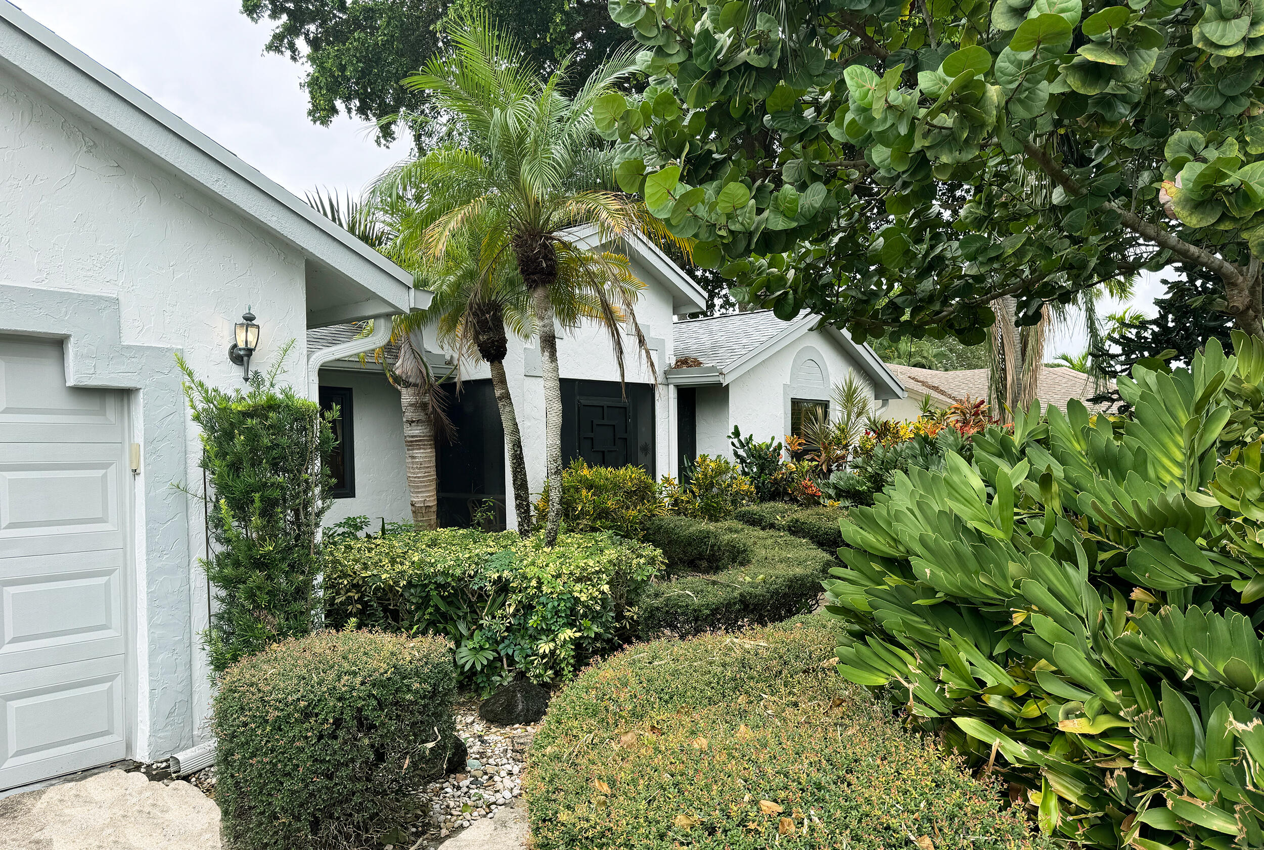 Property for Sale at 2450 Riviera Drive, Delray Beach, Palm Beach County, Florida - Bedrooms: 2 
Bathrooms: 2.5  - $439,000