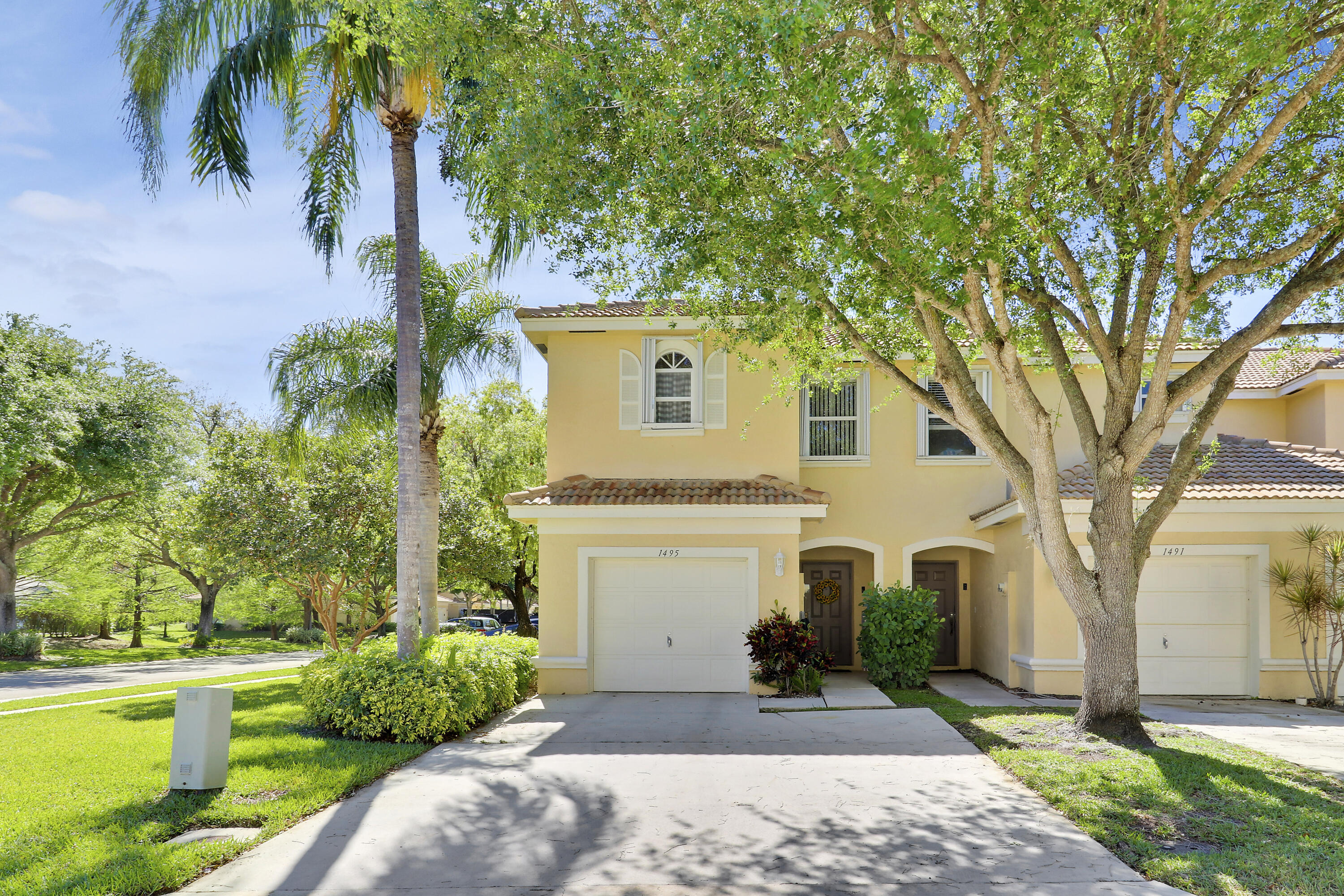 1495 Barrymore Court, Wellington, Palm Beach County, Florida - 3 Bedrooms  
2.5 Bathrooms - 